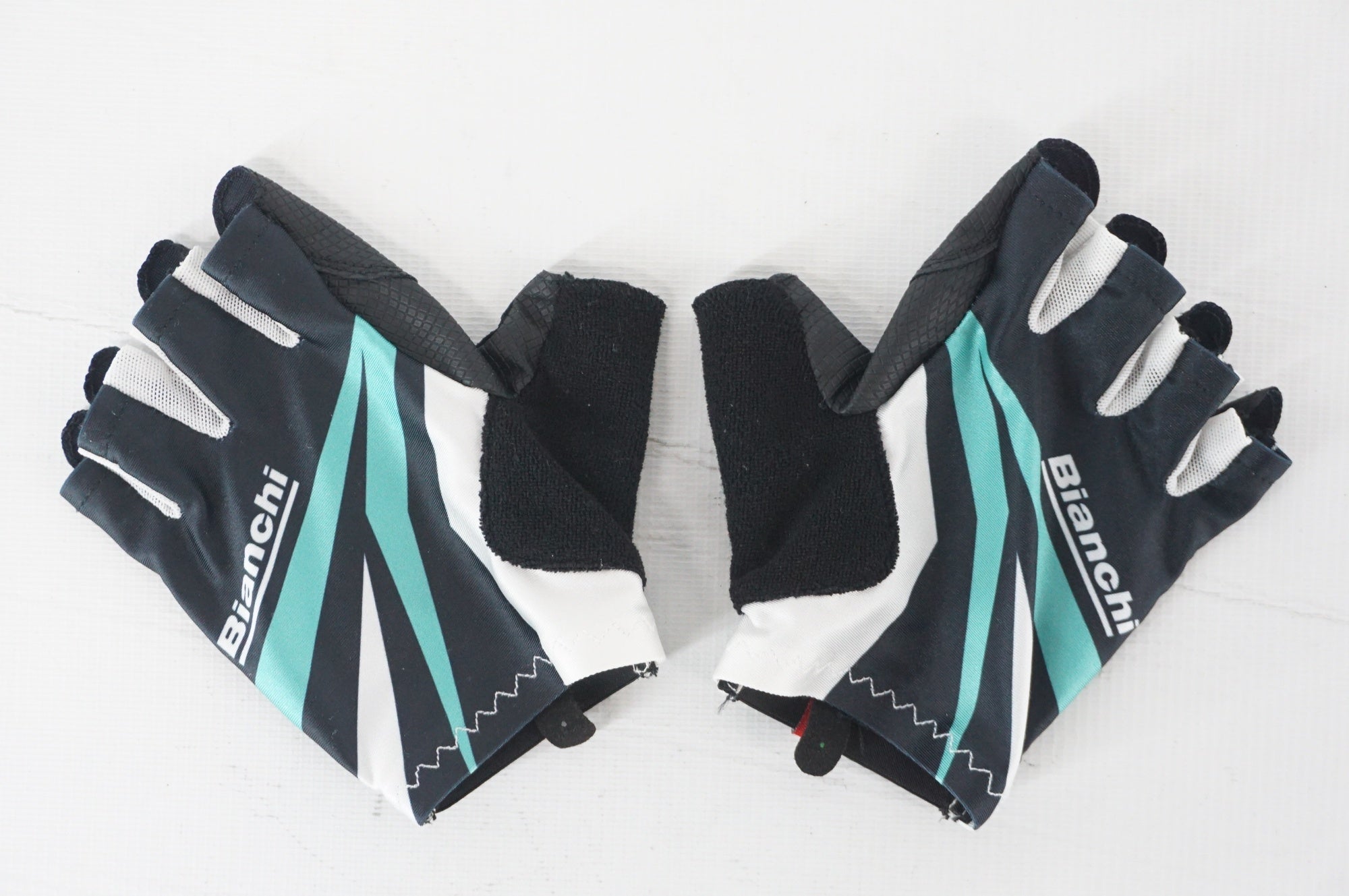 BIANCHI 「ビアンキ」 Mサイズ 指切りグローブ / 阪急塚口店