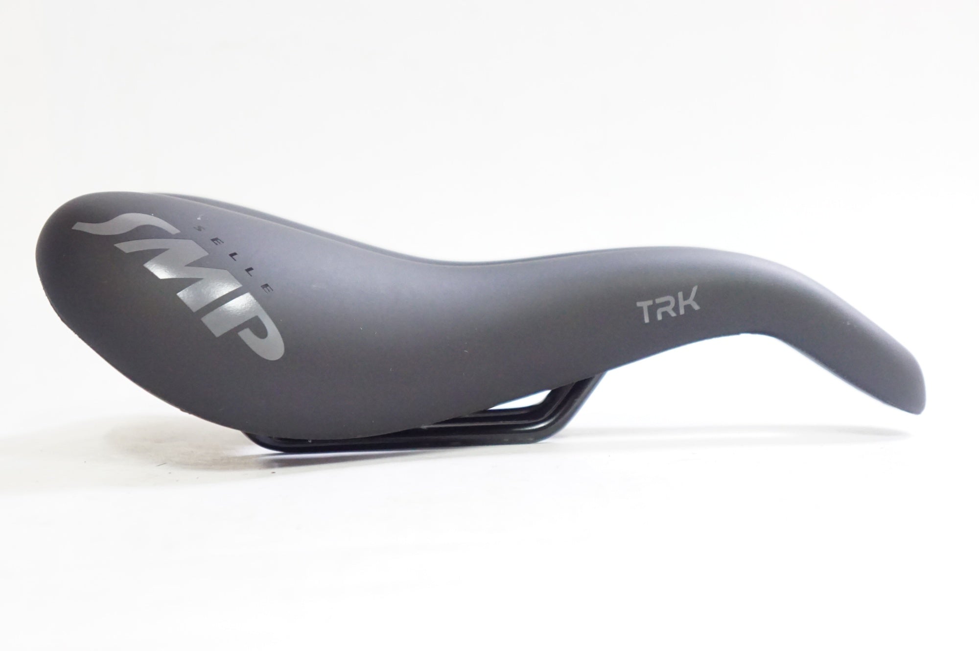 SELLE SMP 「セラエスエムピー」 TRK MEDIUM サドル / 熊谷本店