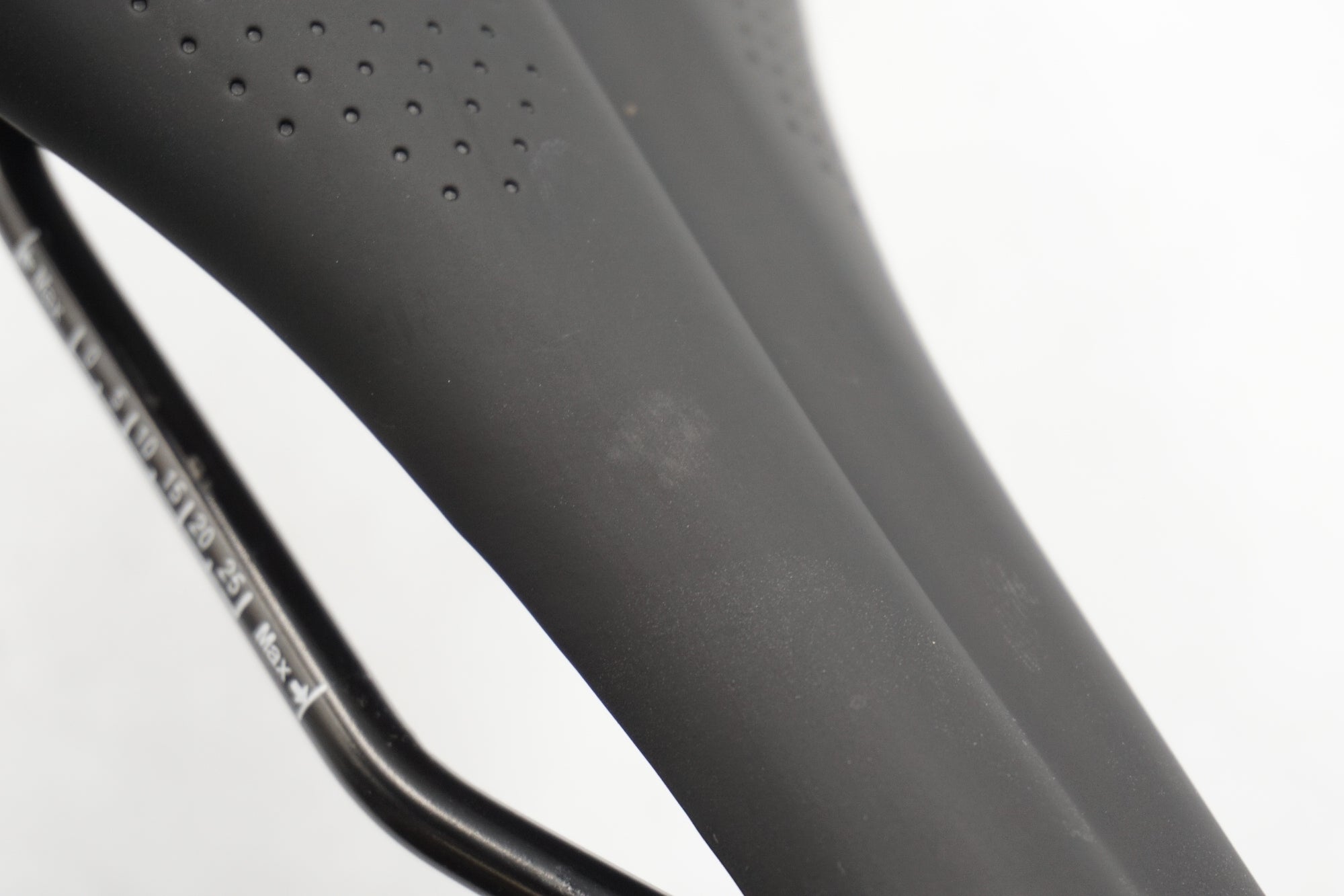 VELO 「ベロ」 endzone サドル / 奈良店