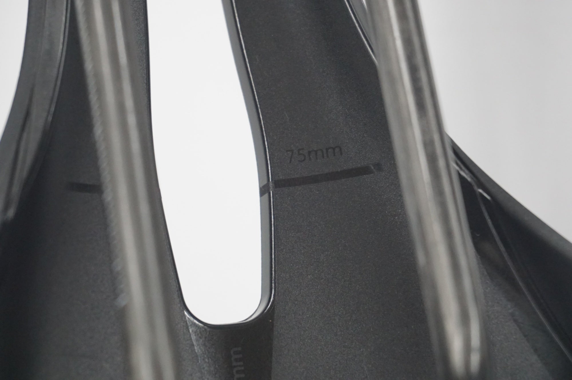 FIZIK 「フィジーク」 VENTO ANTARES R1 サドル / 福岡店