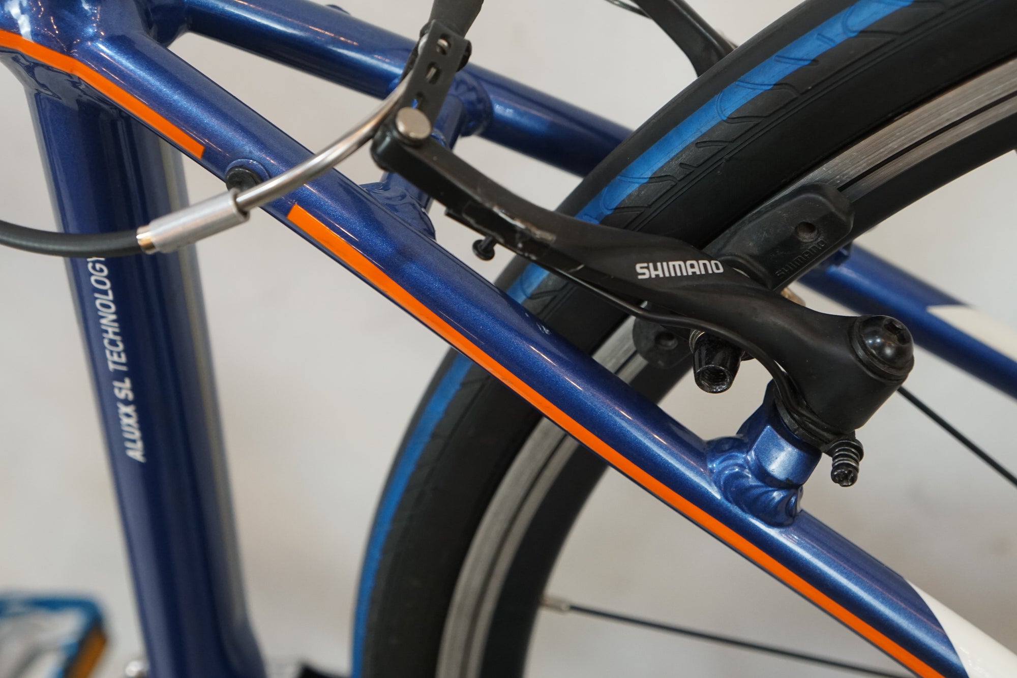 GIANT 「ジャイアント」 ESCAPE RX3 2016年モデル クロスバイク / バイチャリ浦和ベース