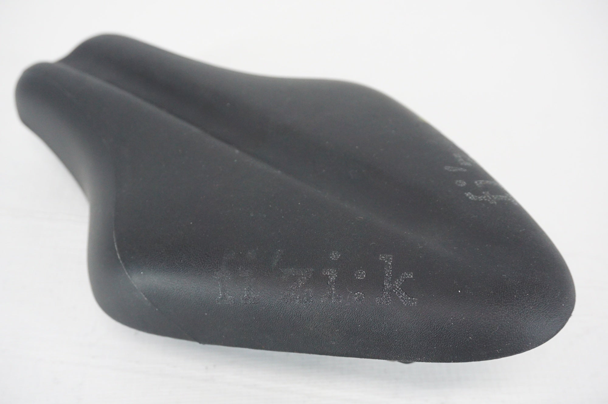 FIZIK 「フィジーク」 MISTICA サドル / 阪急塚口店