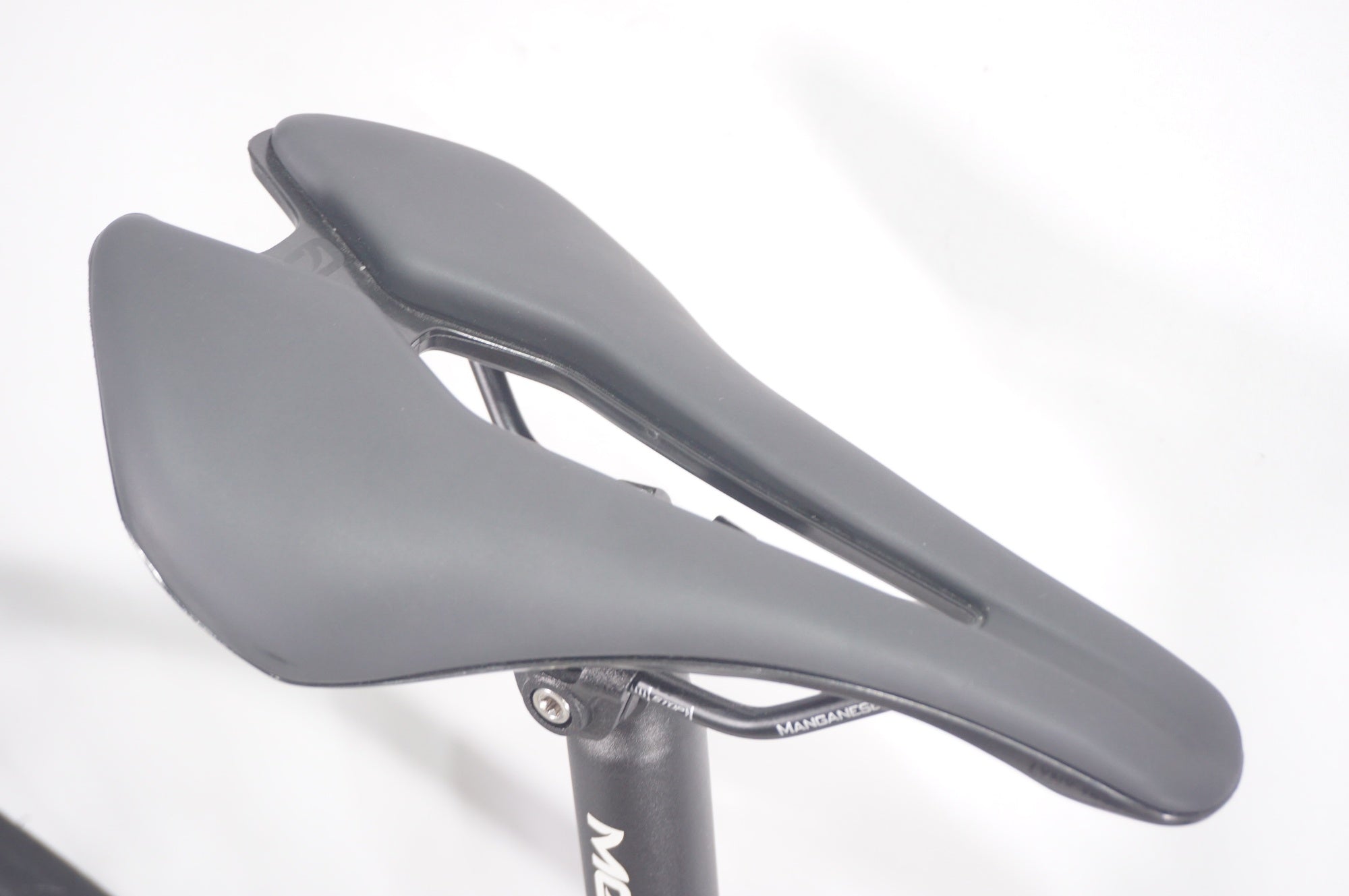 PINARELLO 「ピナレロ」 RAZHA DISK 105 2023年モデル ロードバイク / AKIBA店