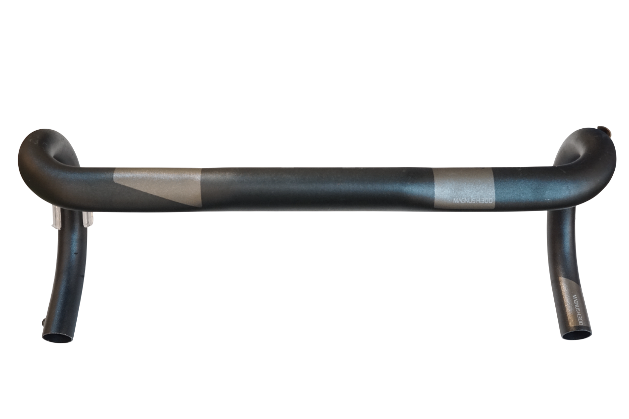 URSUS 「ウルサス」 MAGNUS H.300 φ31.8 420mm ハンドル / バイチャリ浦和ベース