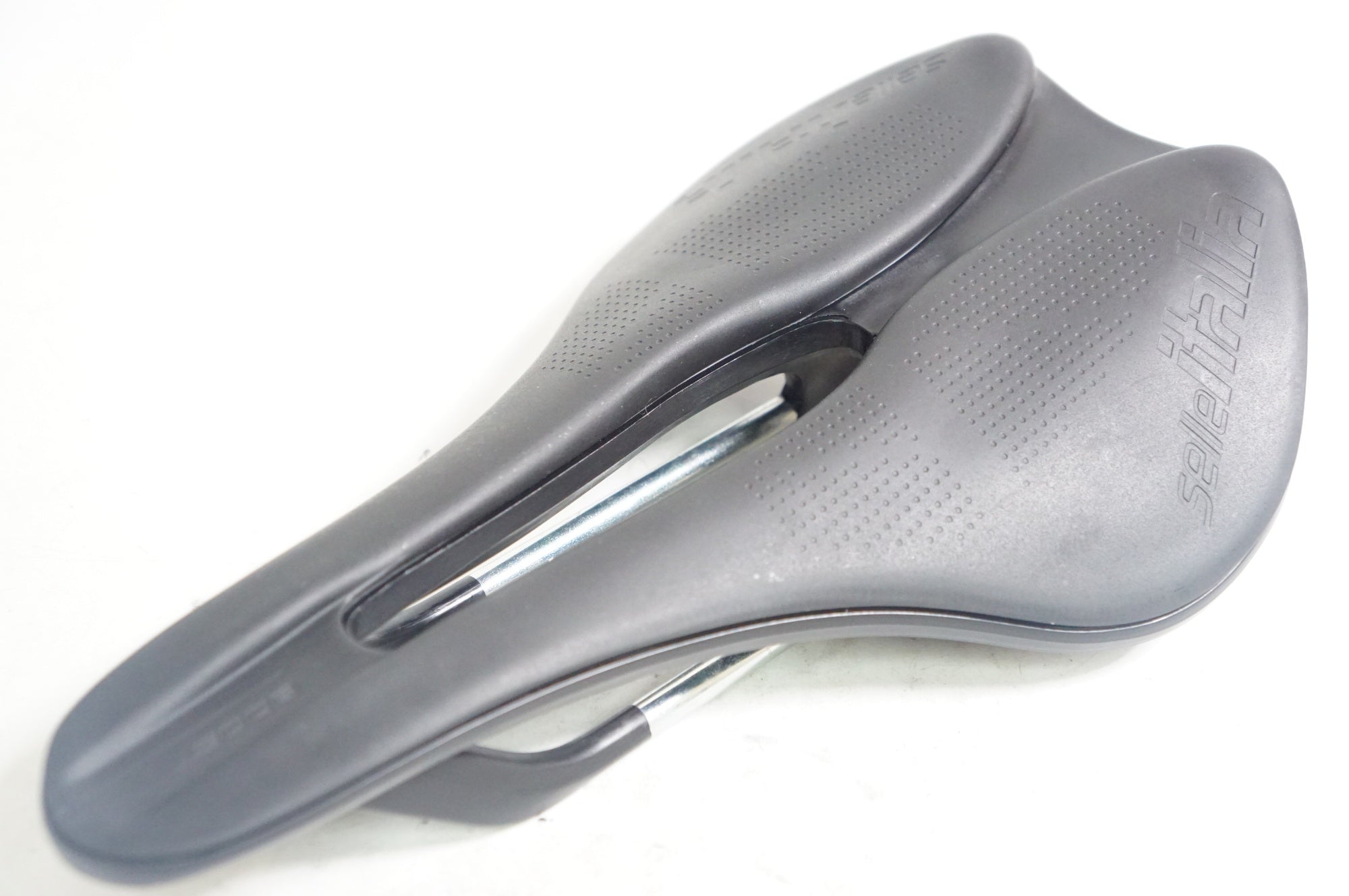SELLE ITALIA 「セライタリア」 NOVUS BOOST EVO FEC ALLOY SUPERFLOW サドル / 熊谷本店