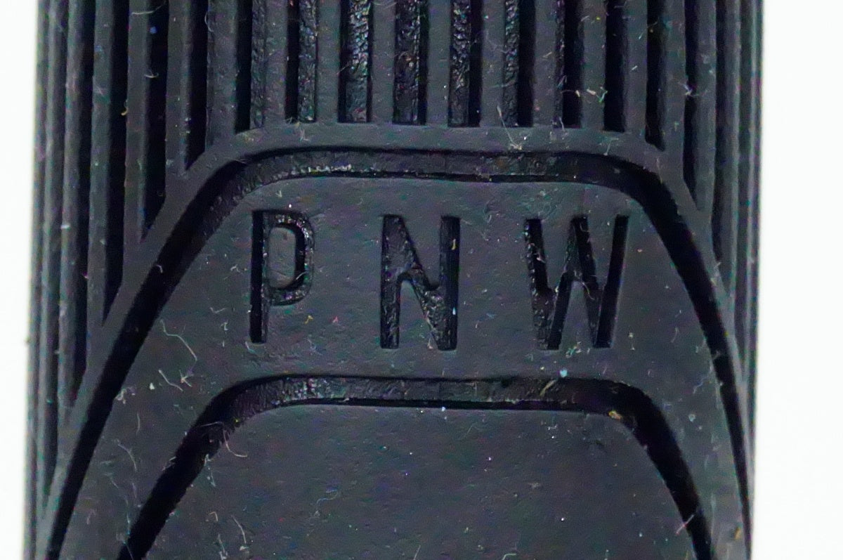 PNW COMPONENTS 「ピーエヌダブリューコンポーネント」 LOAM GRIP グリップ / 名古屋大須店