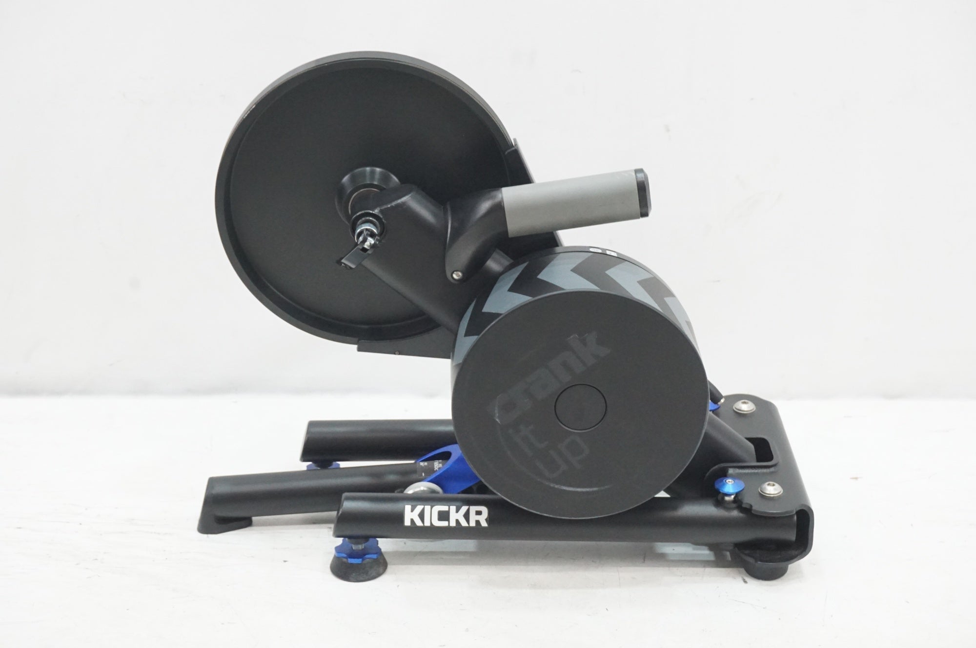 WAHOO 「ワフー」 KICKR V4 スマートトレーナー / 大宮店