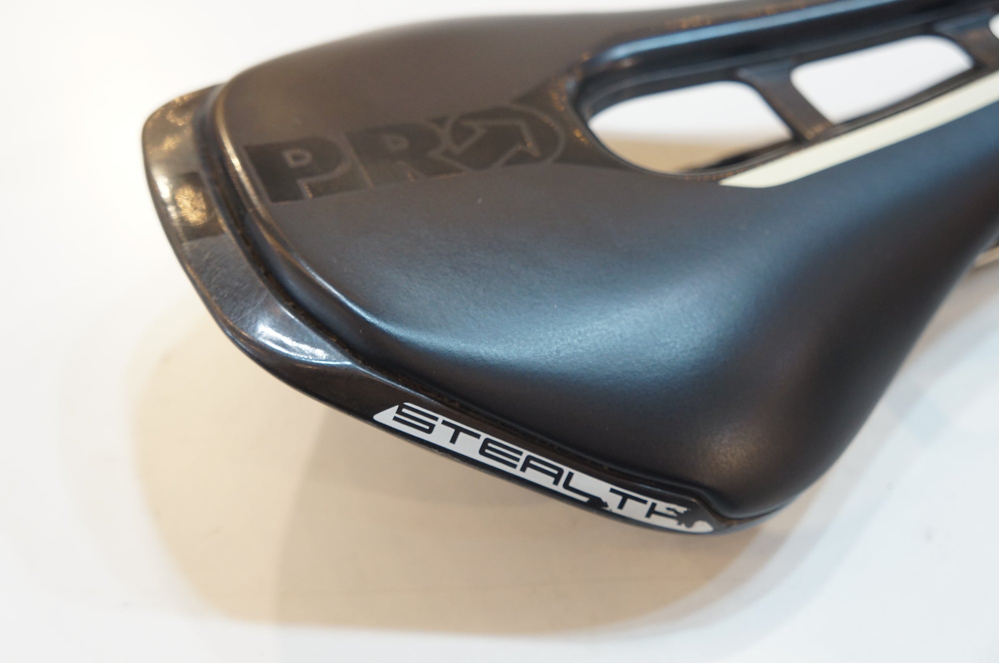 SHIMANO 「シマノ」 PRO STEALTH サドル / バイチャリ浦和ベース