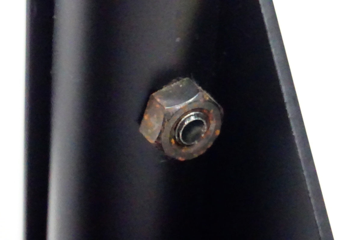 IWA 「イワ」 A01V ディスプレイスタンド / 名古屋大須店