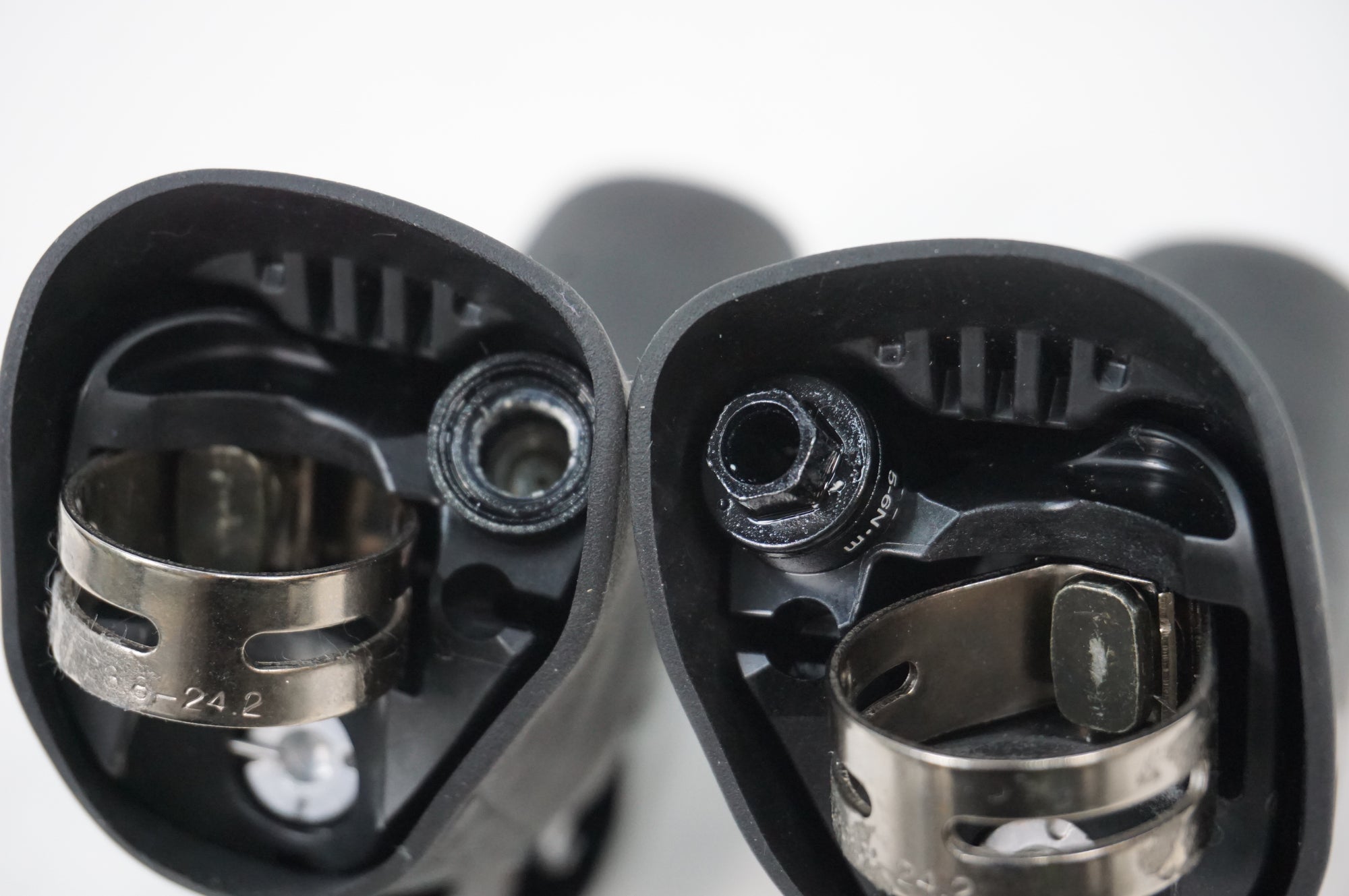 SHIMANO 「シマノ」 105 ST-R7020 デュアルコントロールレバー