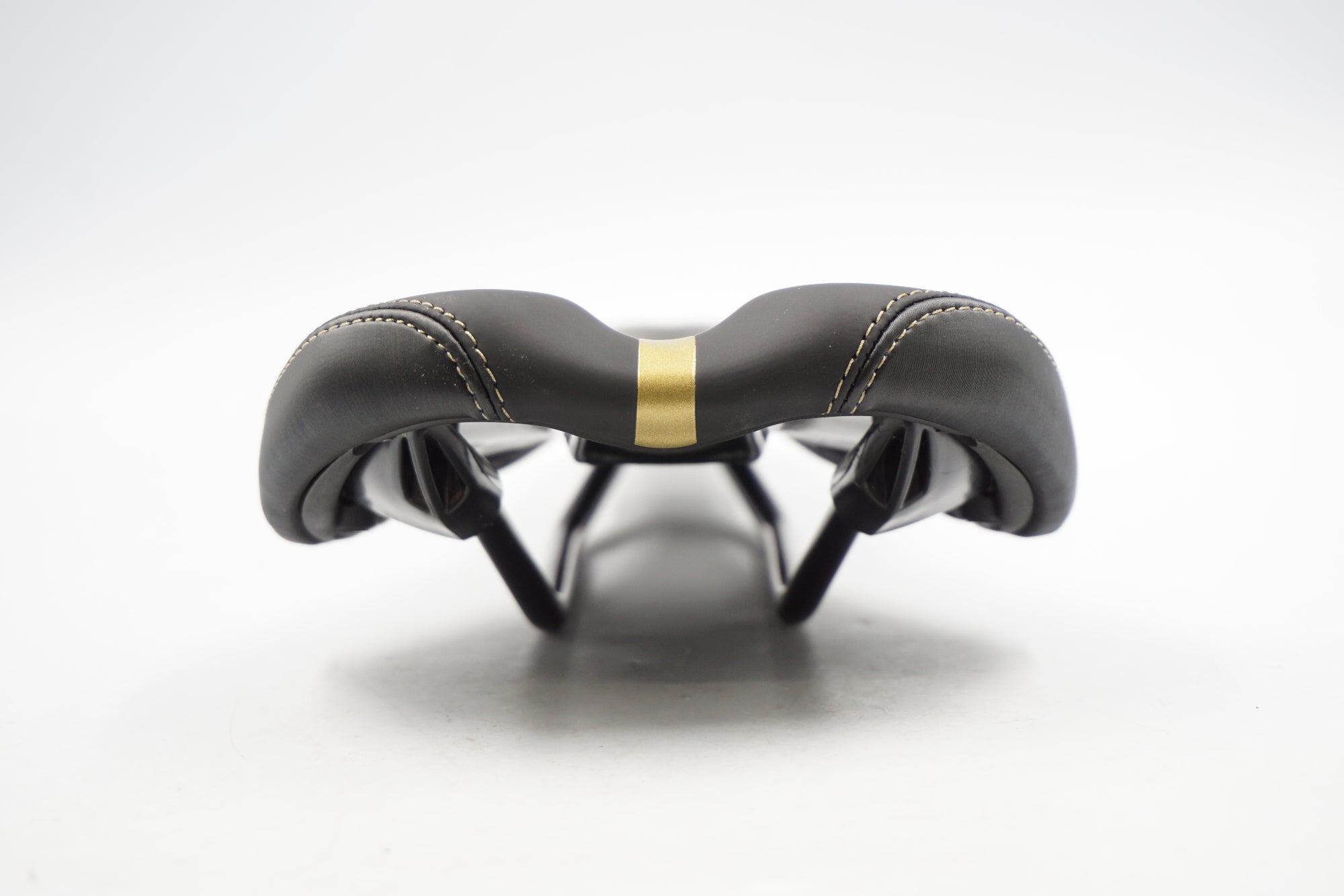 VELO 「ベロ」 endzone サドル / 奈良店