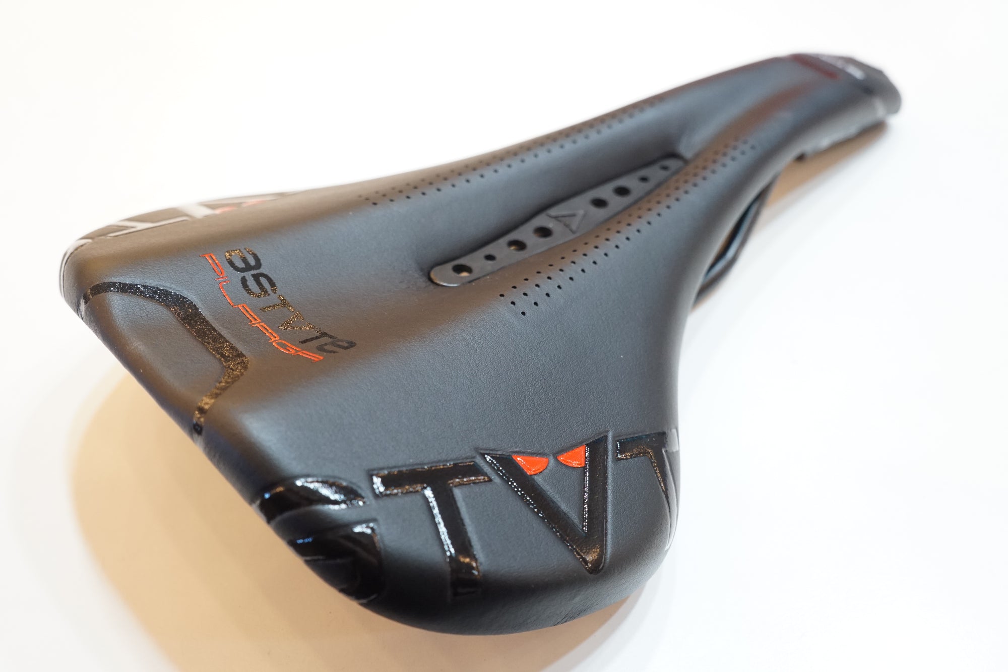 ASTVTE 「アスチュート」 STAR LINE VT サドル / バイチャリ浦和ベース