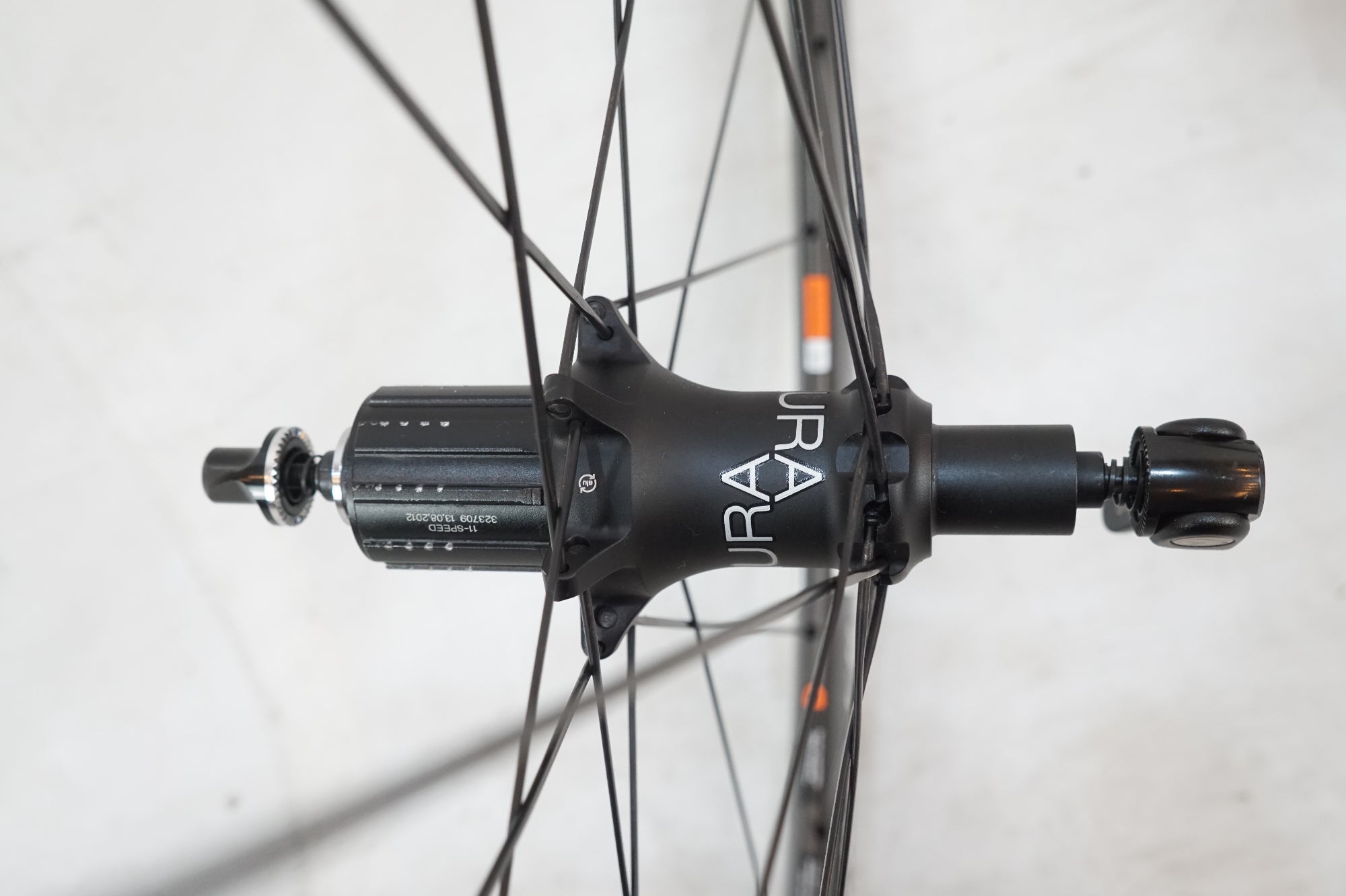 BONTRAGER 「ボントレガー」 AURA5 シマノ11速 ホイールセット / バイチャリ浦和ベース