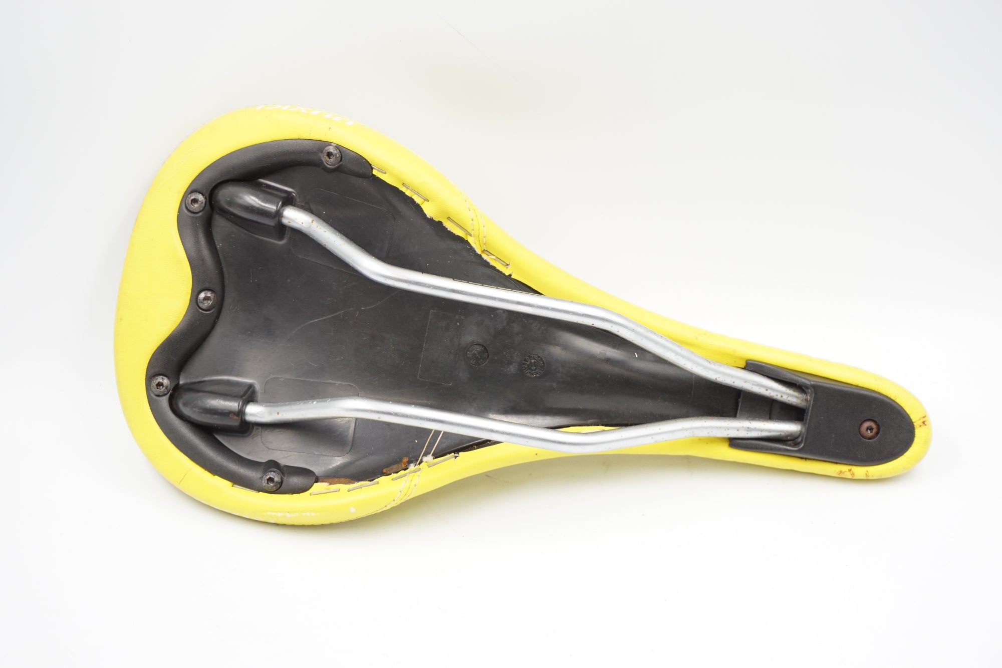 DIXNA 「ディズナ」 サドル / 奈良店