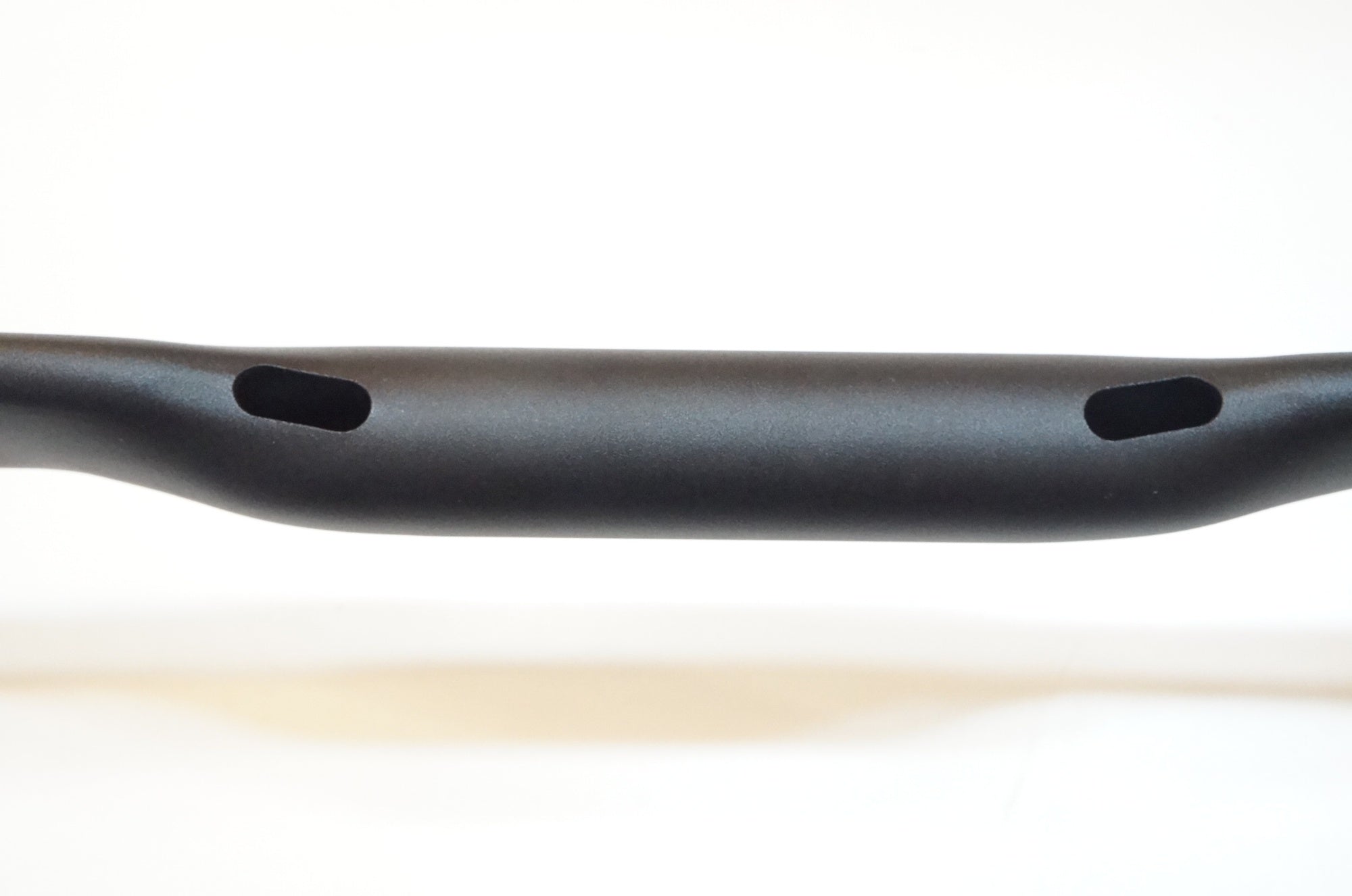 BONTRAGER 「ボントレガー」 ELITE AERO VR-CF φ31.8 440mm ハンドル / バイチャリ浦和ベース