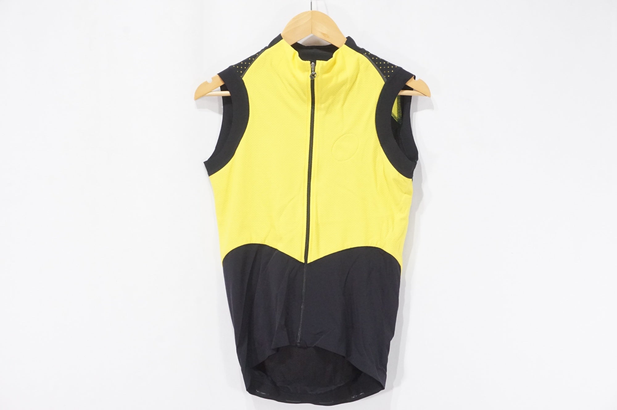 ASSOS 「アソス」 Mサイズ ベスト / AKIBA店