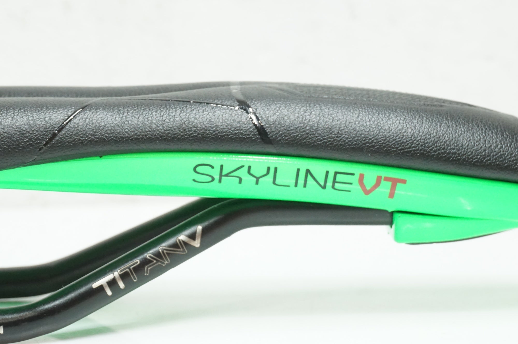 【新品未使用】ASTUTE SKYLINE VT サドル ASTVTE SKYLINE VT PILARGA 座布団のように乗り心地が良いサドル | CBN