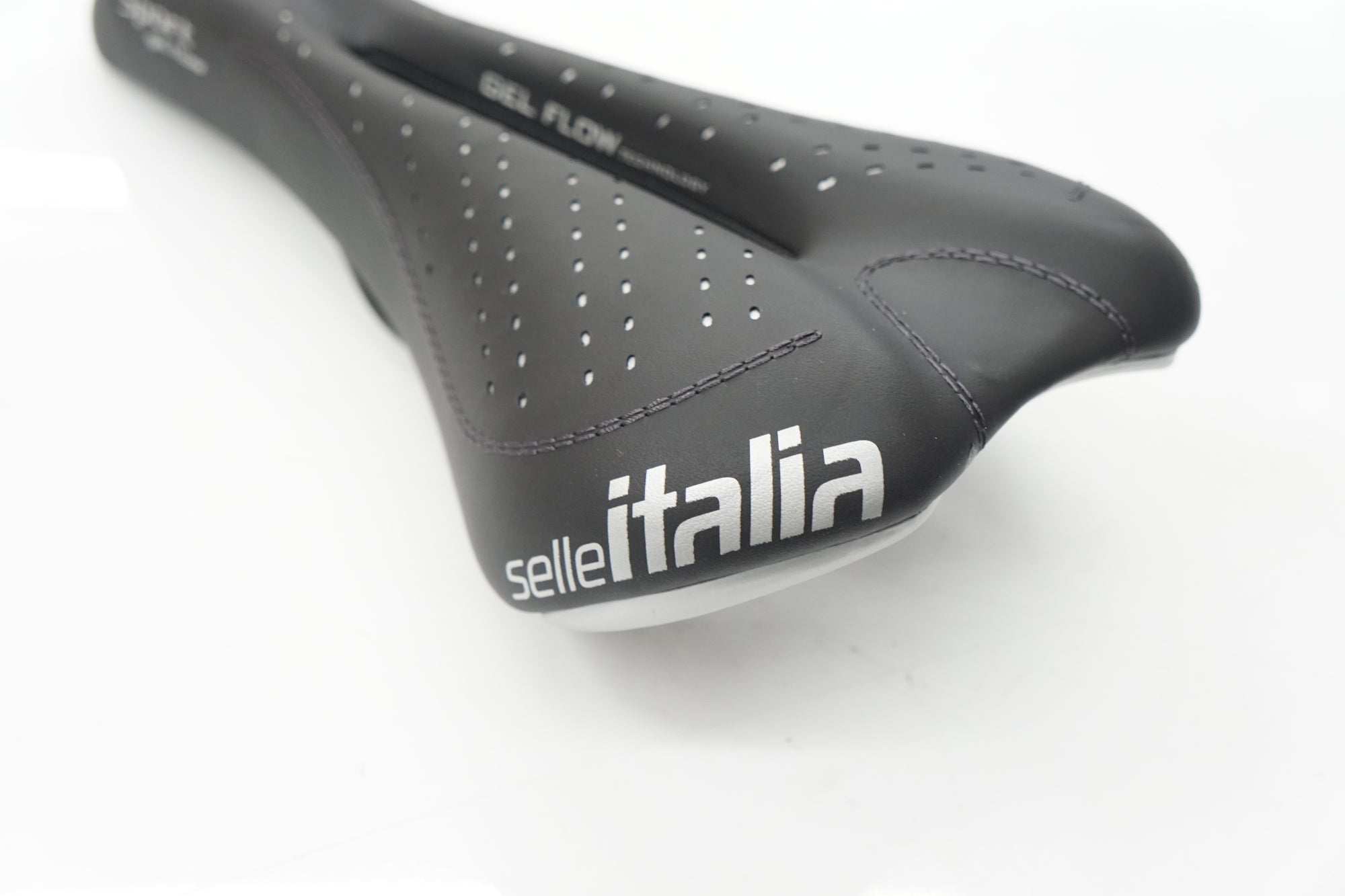 SELLE ITALIA 「セラ イタリア」 SPORT GEL FLOW サドル / バイチャリ浦和ベース