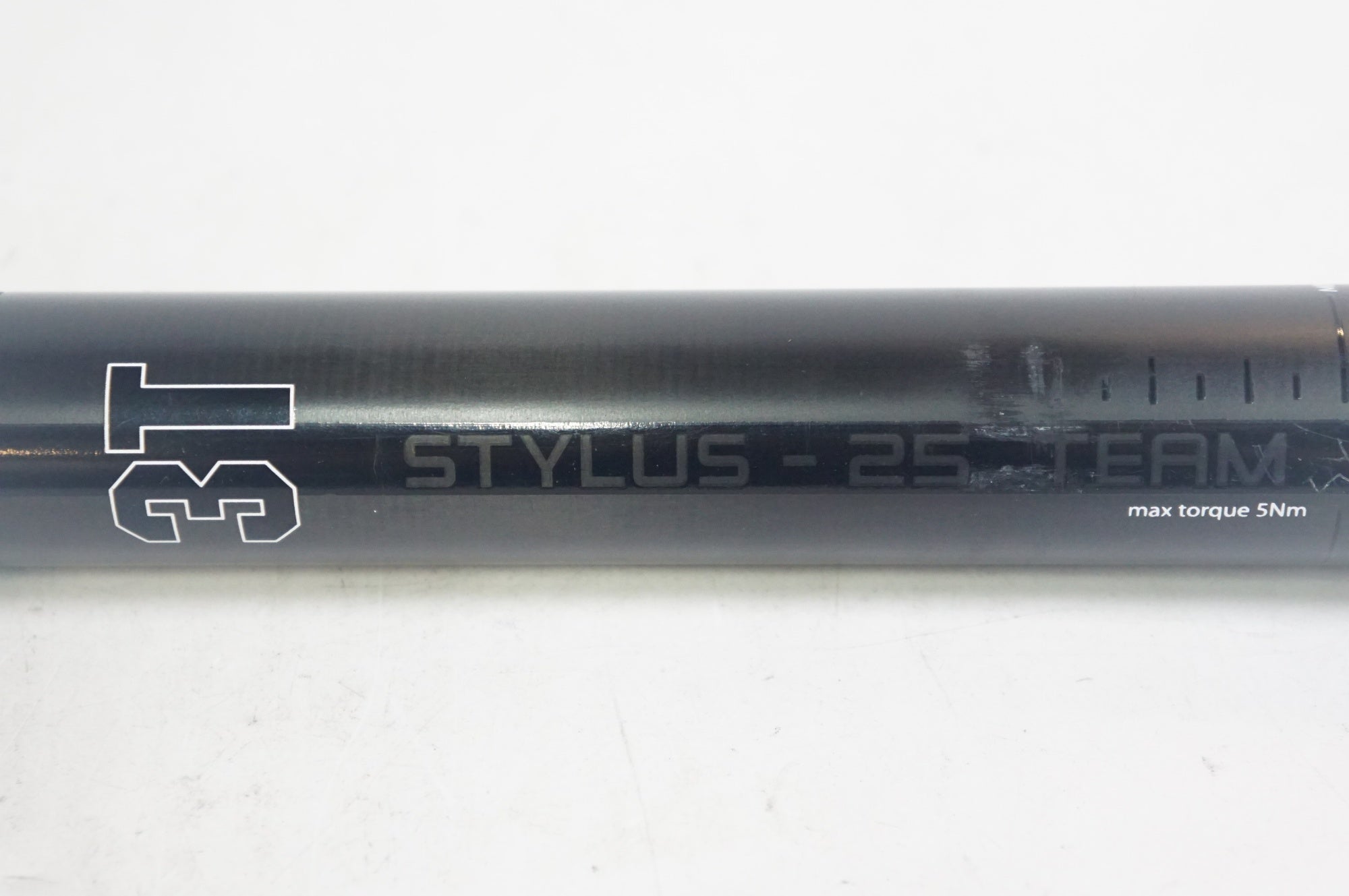 3T 「スリーティ」 STYLUS 25 TEAM φ31.6 250mm シートポスト / 熊谷本店