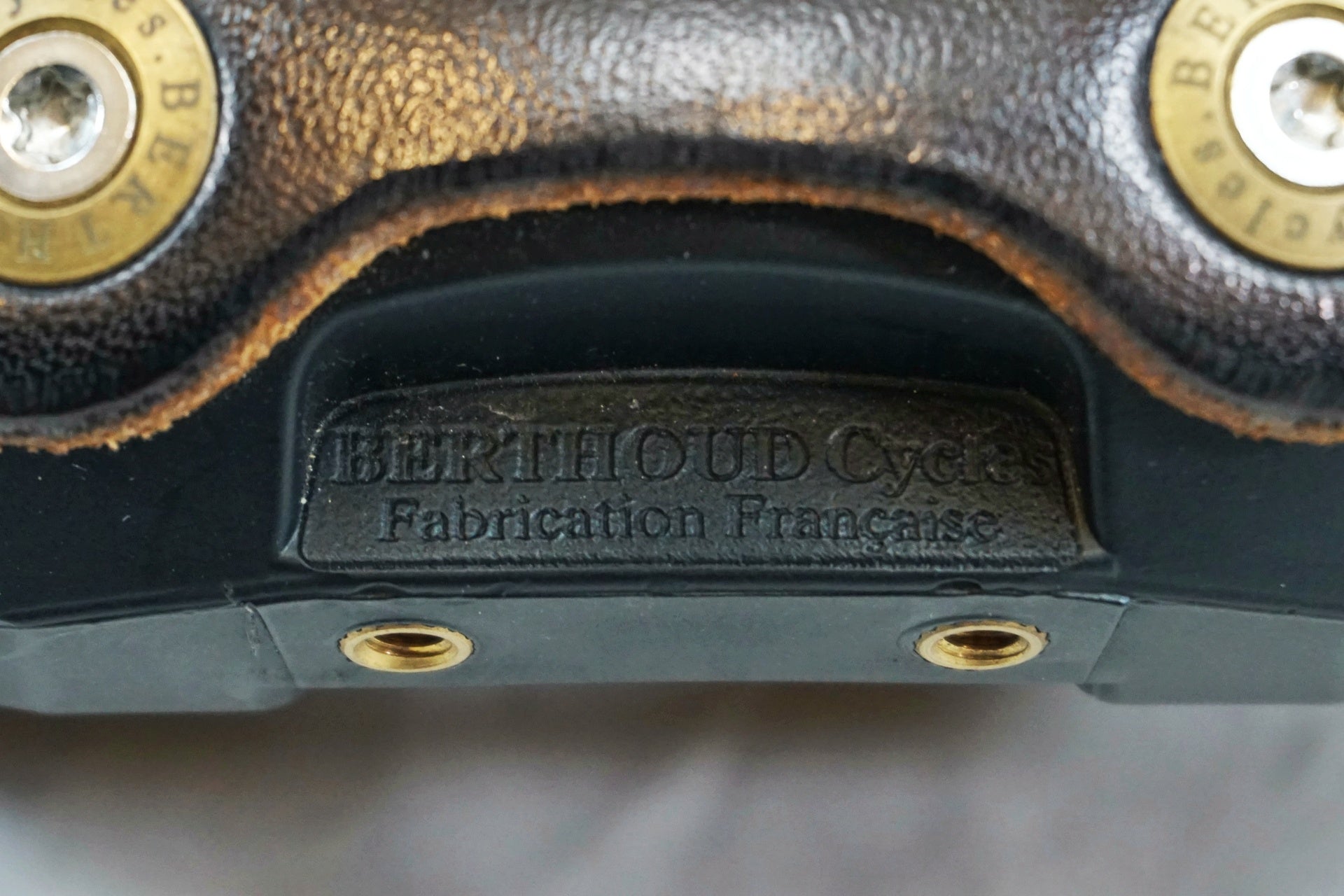 BERTHOUD 「ベルソー」 ARAVIS LEATHER サドル / 有明ガーデン店