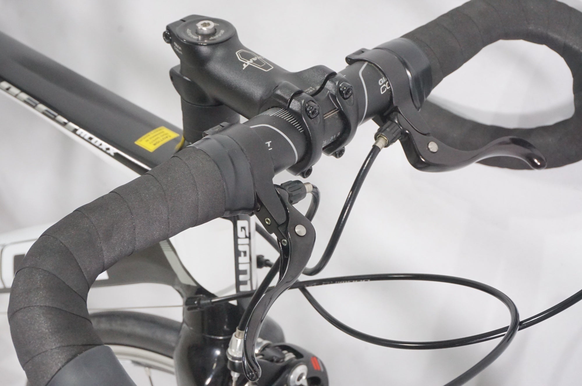 GIANT DEFY4 2015年モデル　ジャイアント　ロードバイク GIANT 「ジャイアント」 DEFY4 2015年モデル ロードバイク