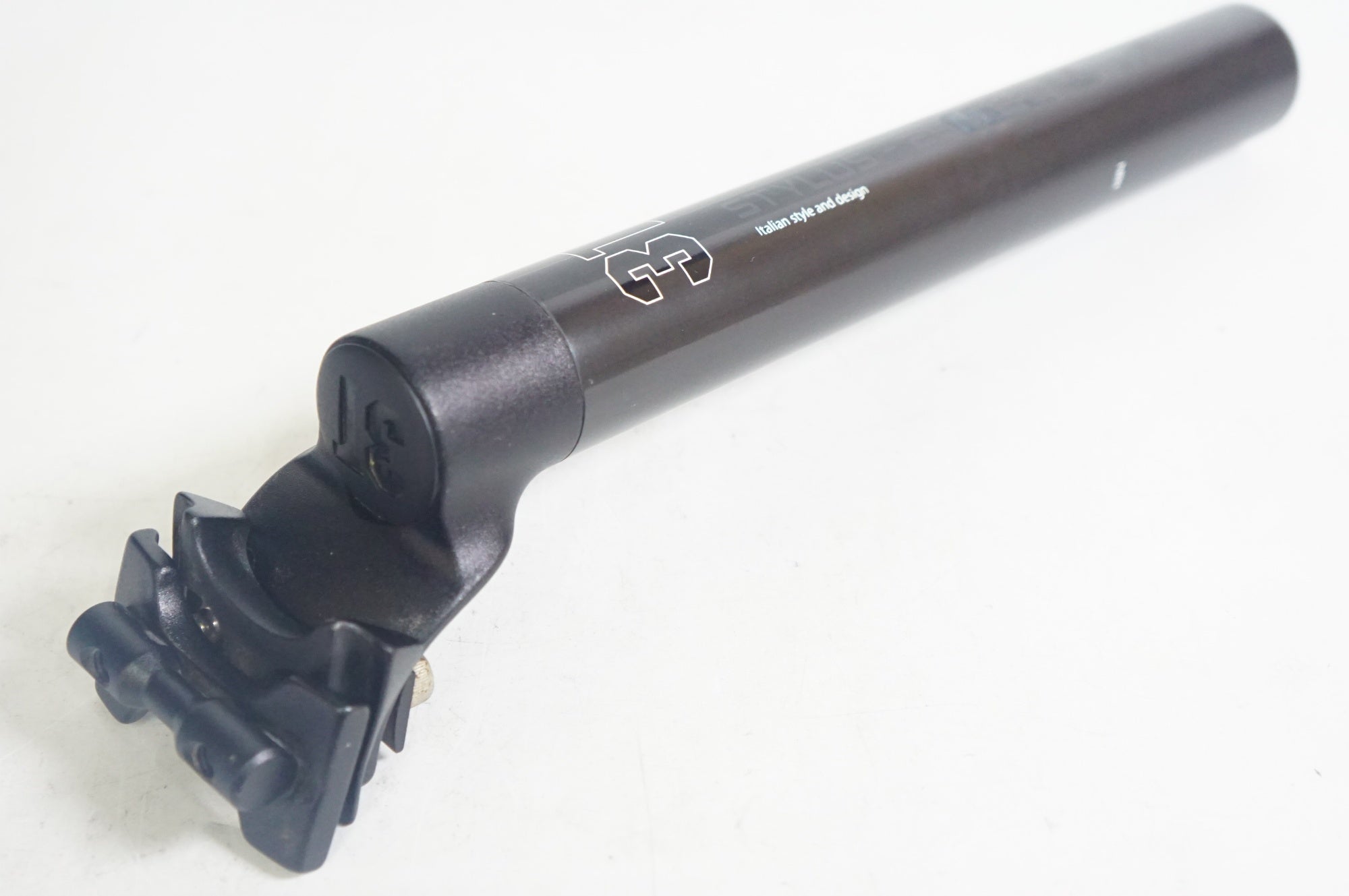 3T 「スリーティ」 STYLUS 25 TEAM φ31.6 250mm シートポスト / 熊谷本店