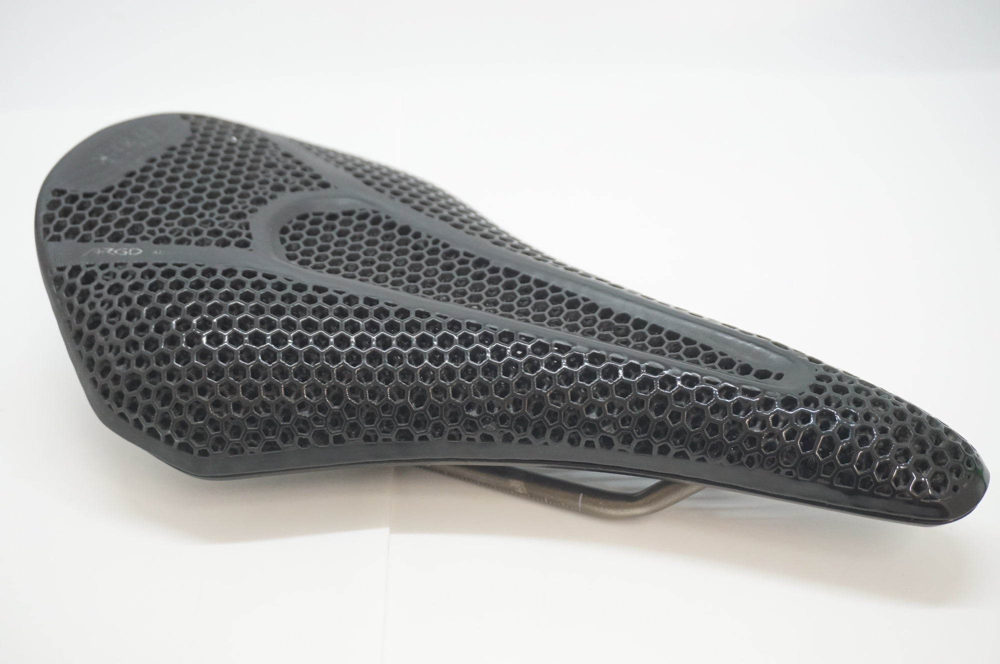 FIZIK 「フィジーク」 VENTO ARGO R3 ADAPTIVE サドル / 福岡店