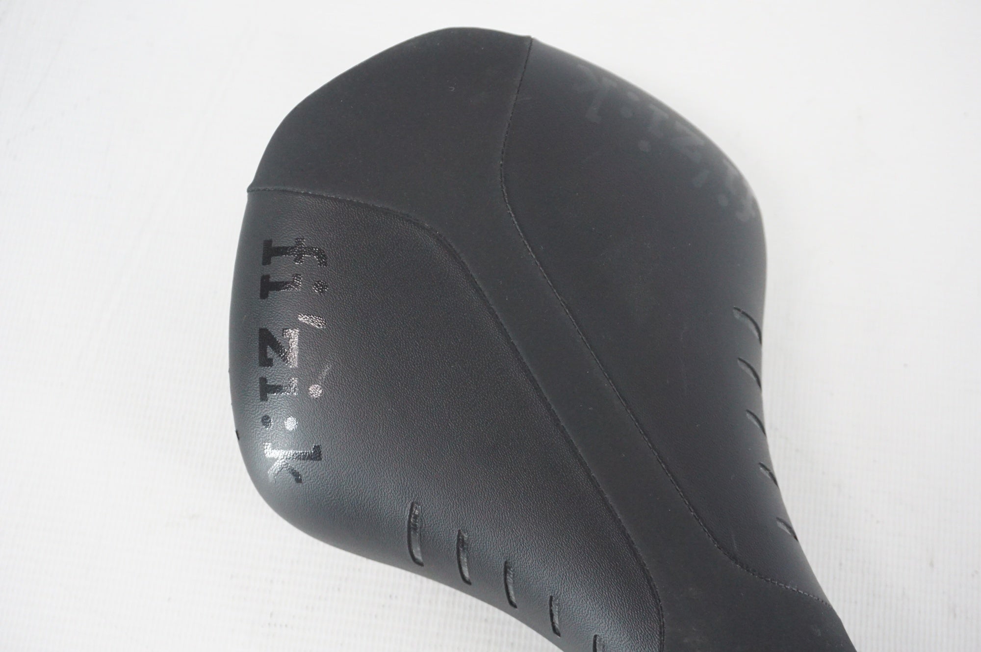 FIZIK 「フィジーク」 ANTARES R1 カーボンレール サドル / 阪急塚口店