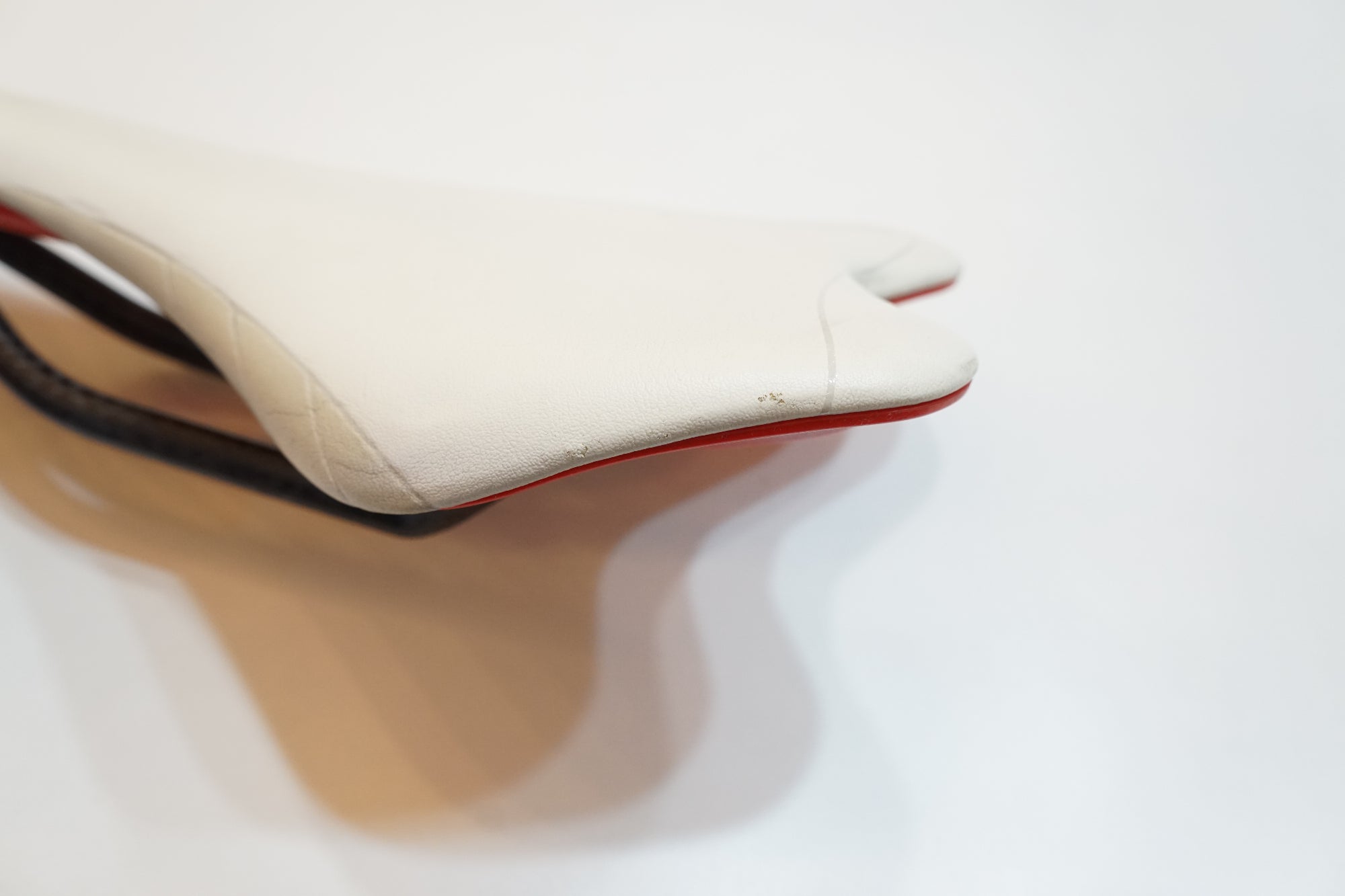 ASTVTE 「アスチュート」 SKYLITE SR サドル / バイチャリ浦和ベース