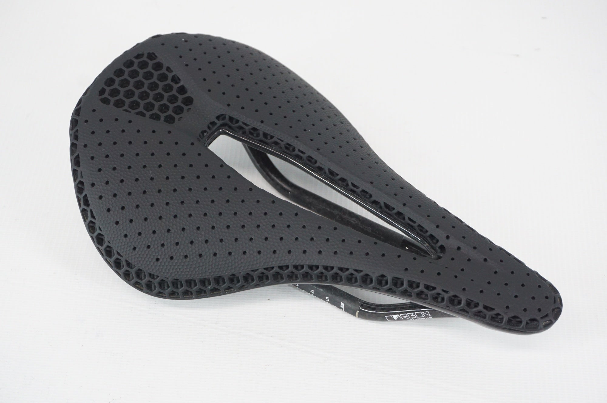 RYET 「リエット」 3D HONEY COMB サドル / 阪急塚口店