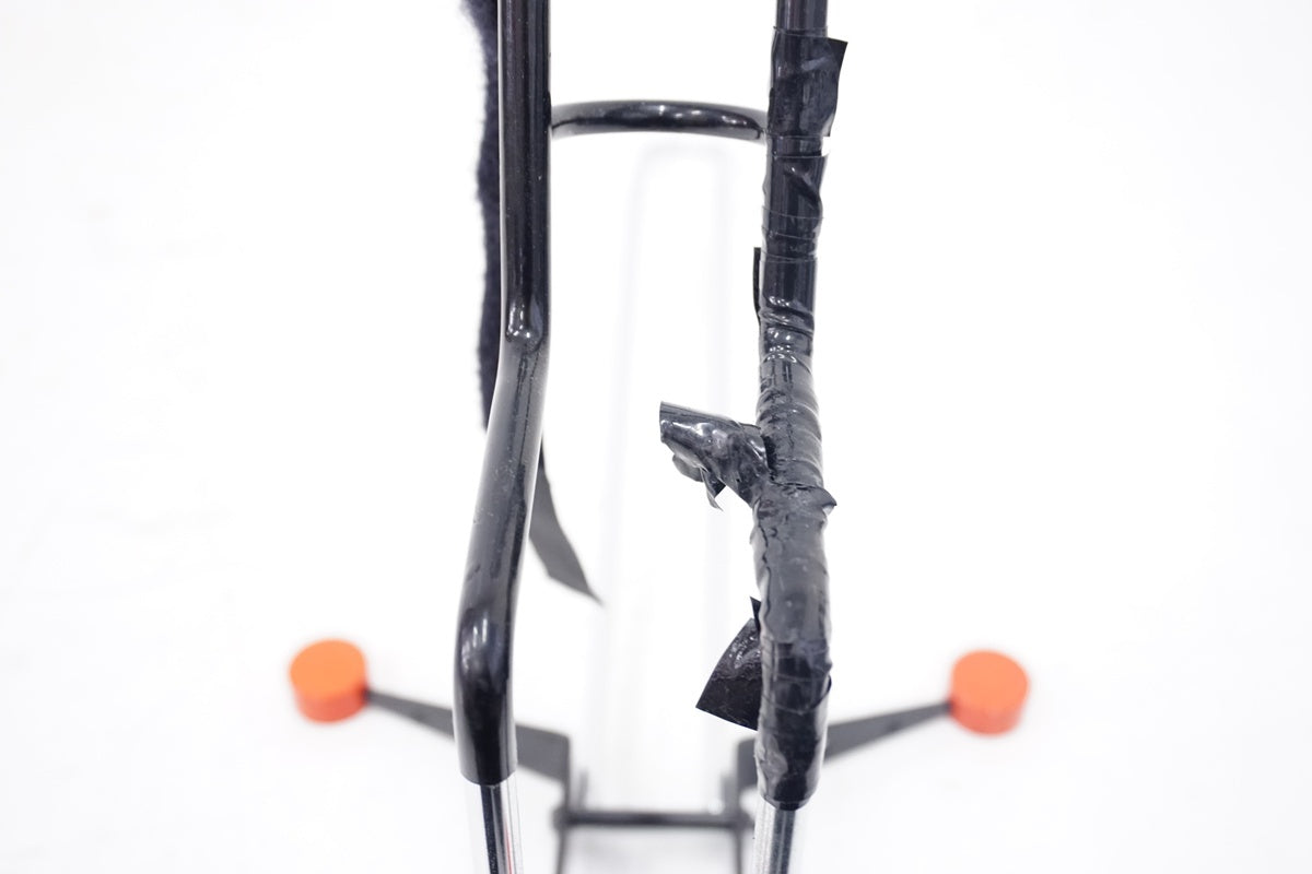 iWA「イワ」 1 ディスプレイスタンド / 浜松店