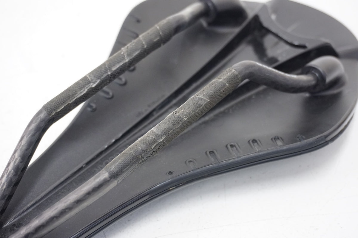 FIZIK「フィジーク」 ARIONE R1 VERSUS EVO カーボンレール サドル
