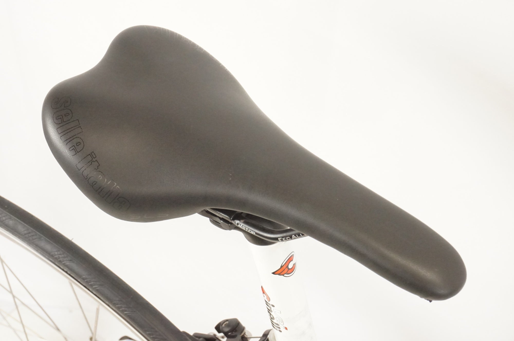 Cinelli experience ペダル シューズ ヘルメット付き 女子でも男子でも乗れるのがGAZZETTA。 | ブローチャーズ