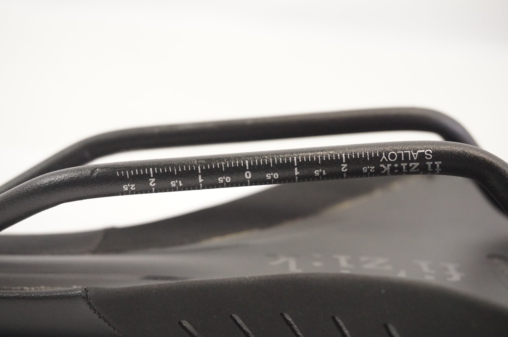 FIZIK 「フィジーク」 ANTARES R5 サドル / 宇都宮店
