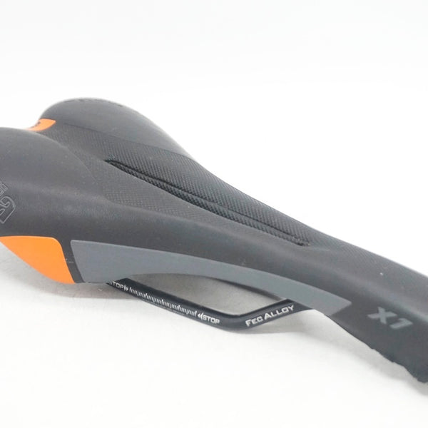 セライタリア製 サドル Amazon | SELLA ITALIA(セライタリア) FLITE KIT CARBON C/K BLK