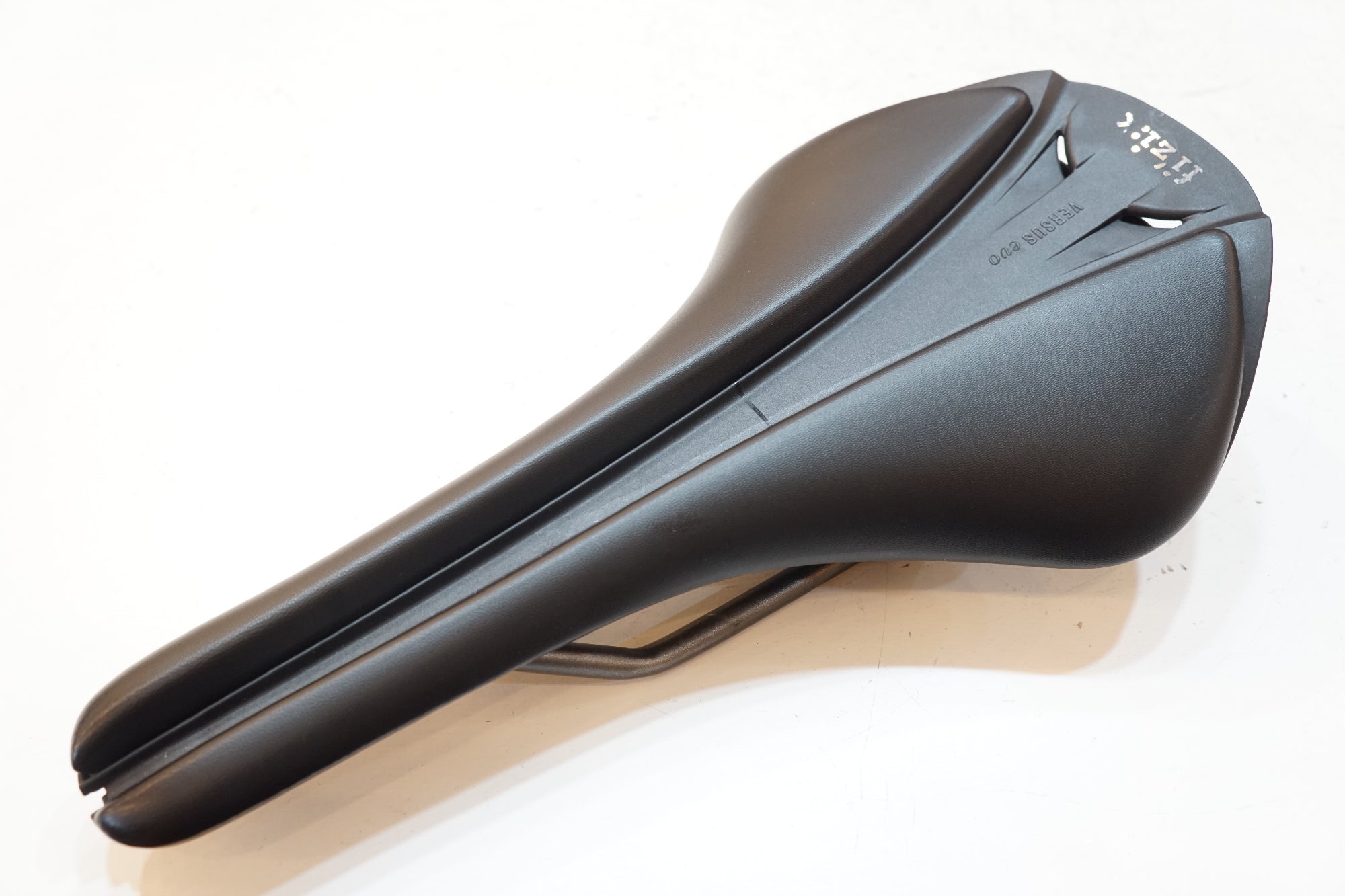 FIZIK 「フィジーク」 ANTARES R3 VERSUS EVO サドル/ バイチャリ浦和ベース