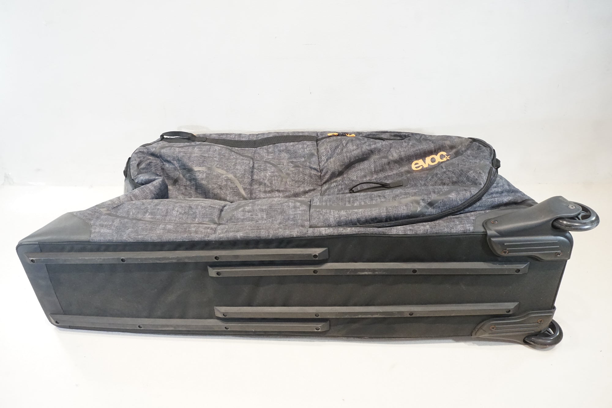 EVOC 「イーボック」 MACASKILL トラベルバッグ / 横浜戸塚店