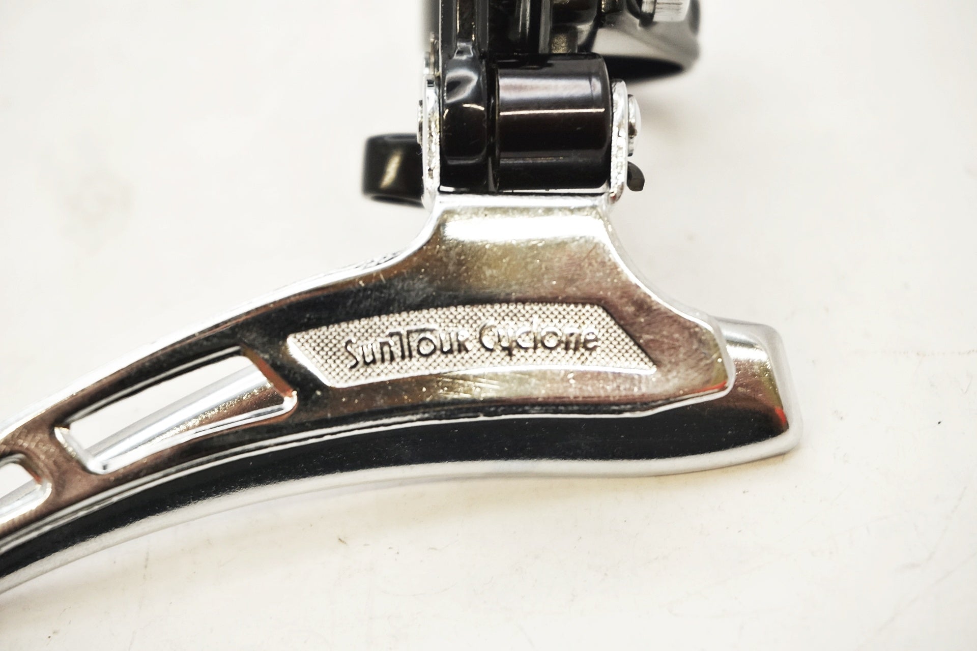 SUNTOUR 「サンツアー」 CYCLONE BLACK LIMITED フロントディレイラー / 有明ガーデン店