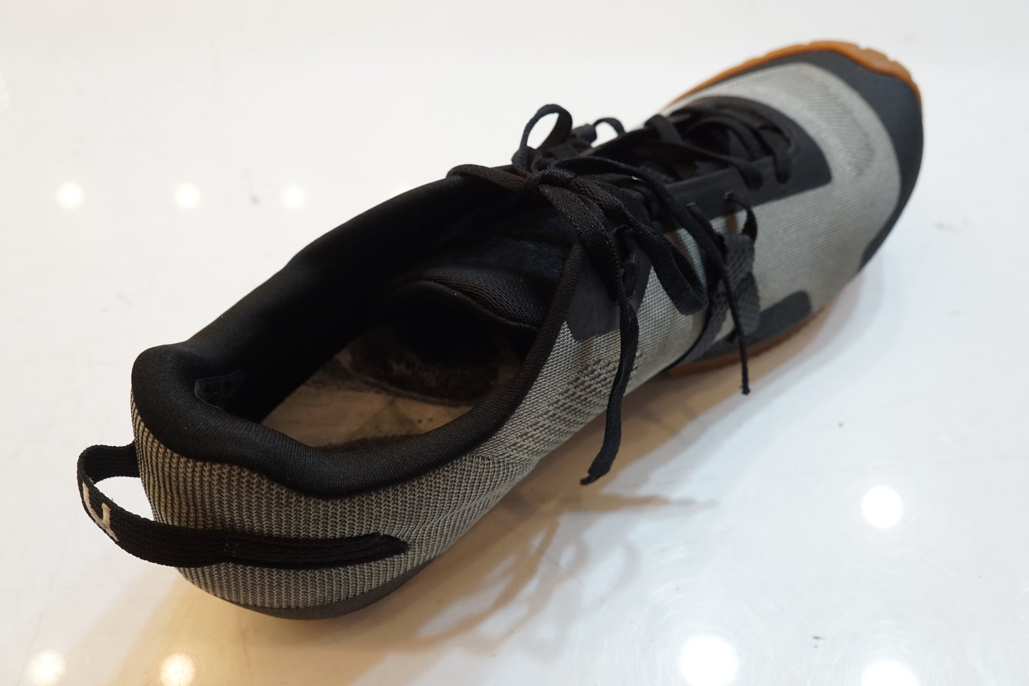 UDOG 「ユードッグ」 DISTANZA Ash Grey 28.9cmシューズ / バイチャリ浦和ベース