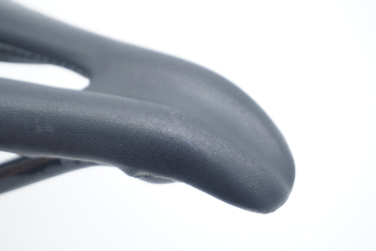 TNI 「ティーエヌアイ」 LITEFLY サドル / 滋賀大津店