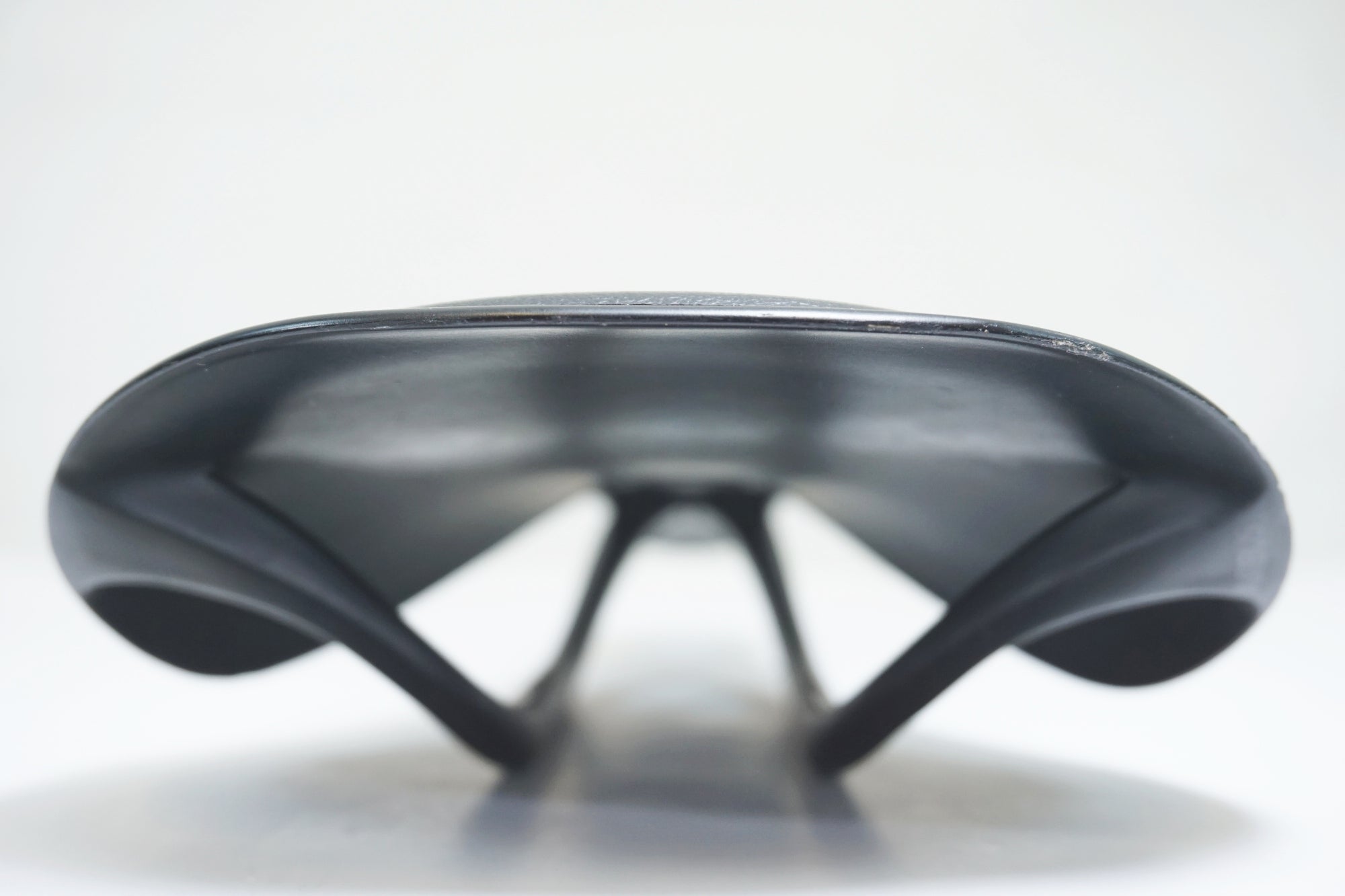 FABRIC 「ファブリック」 ALM ULTIMATE サドル / 有明ガーデン店