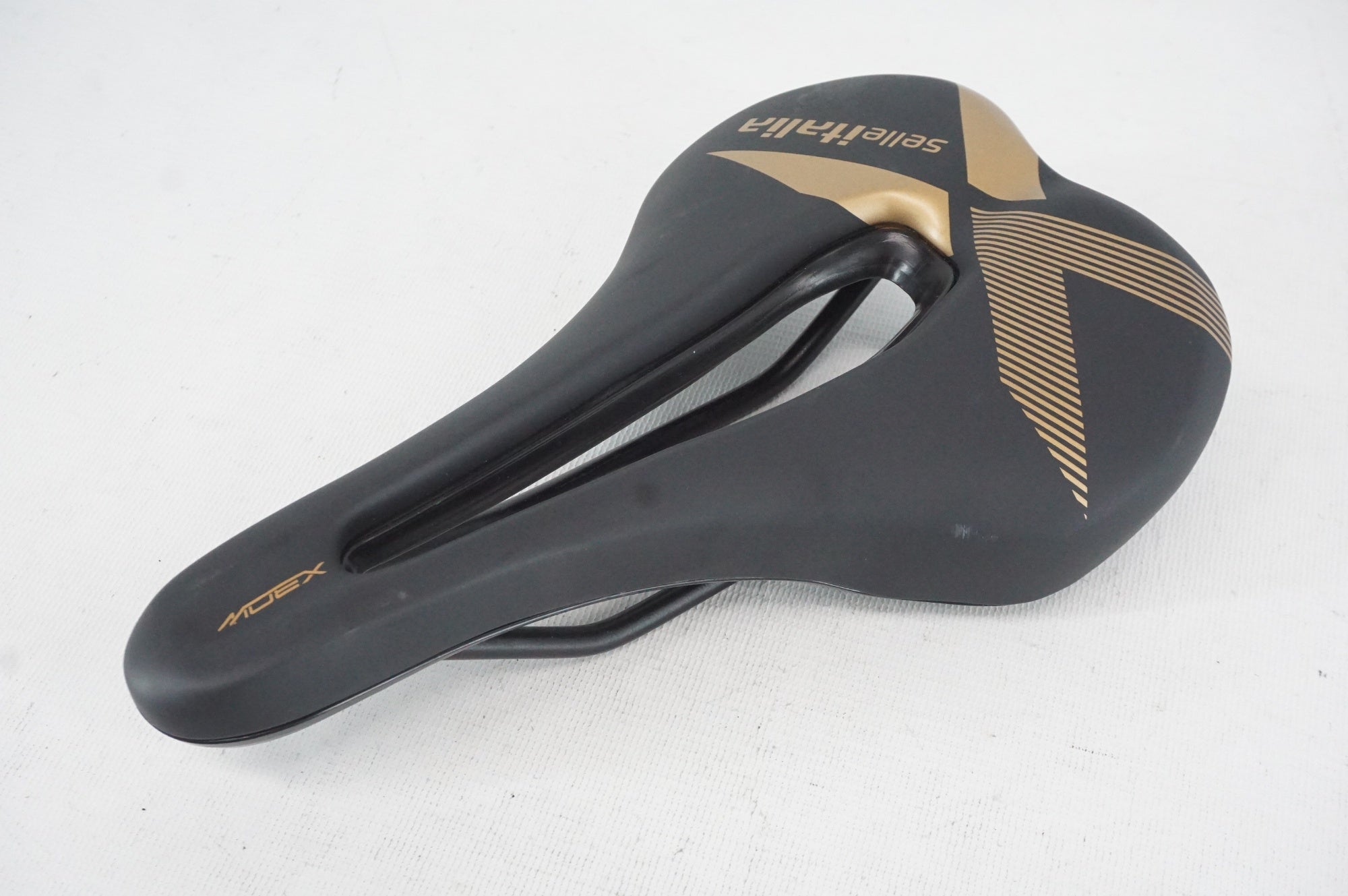 SELLE ITALIA 「セライタリア」 X-BOW SUPERFLOW サドル / 阪急塚口店