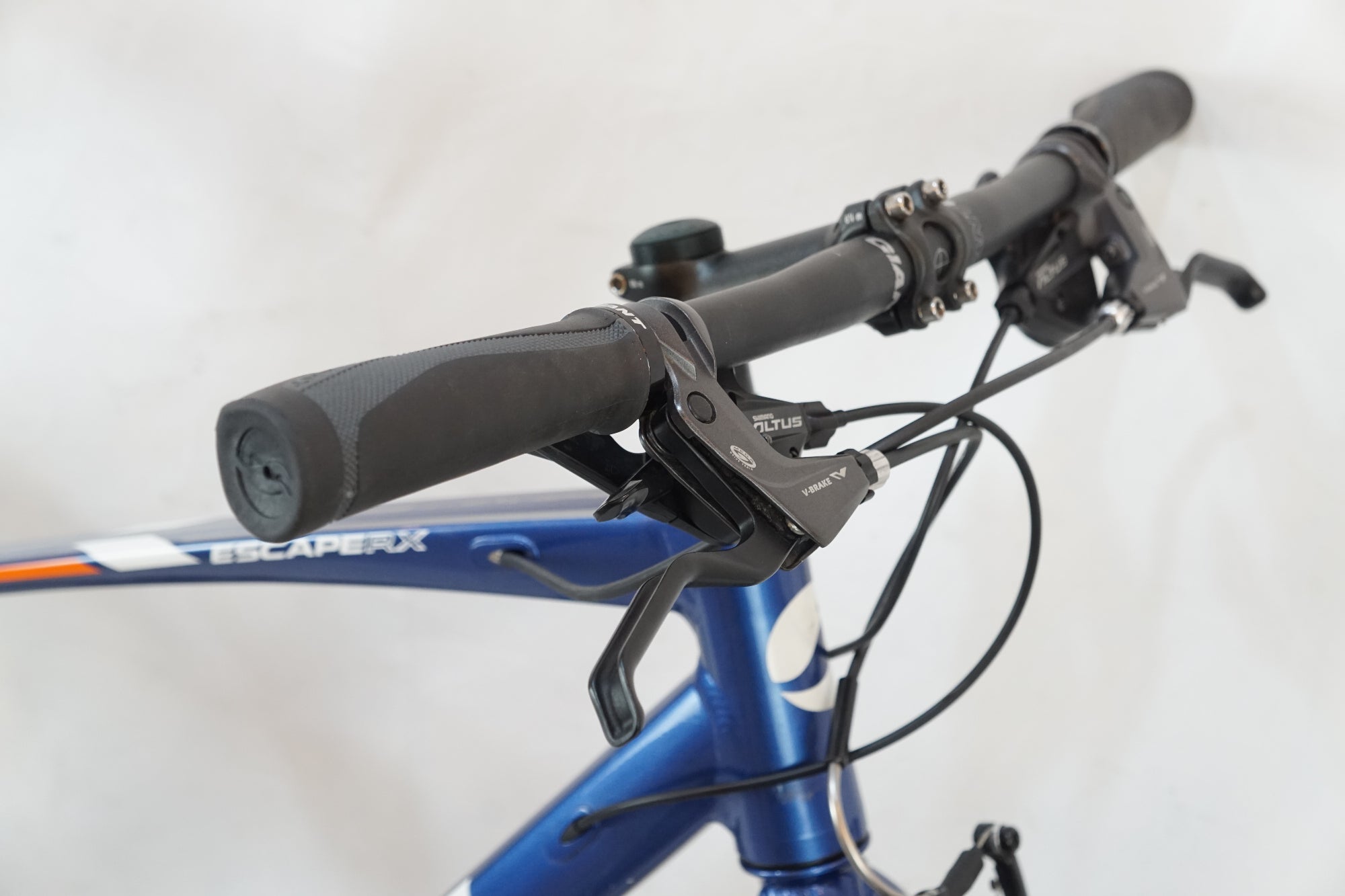 GIANT 「ジャイアント」 ESCAPE RX3 2016年モデル クロスバイク / バイチャリ浦和ベース