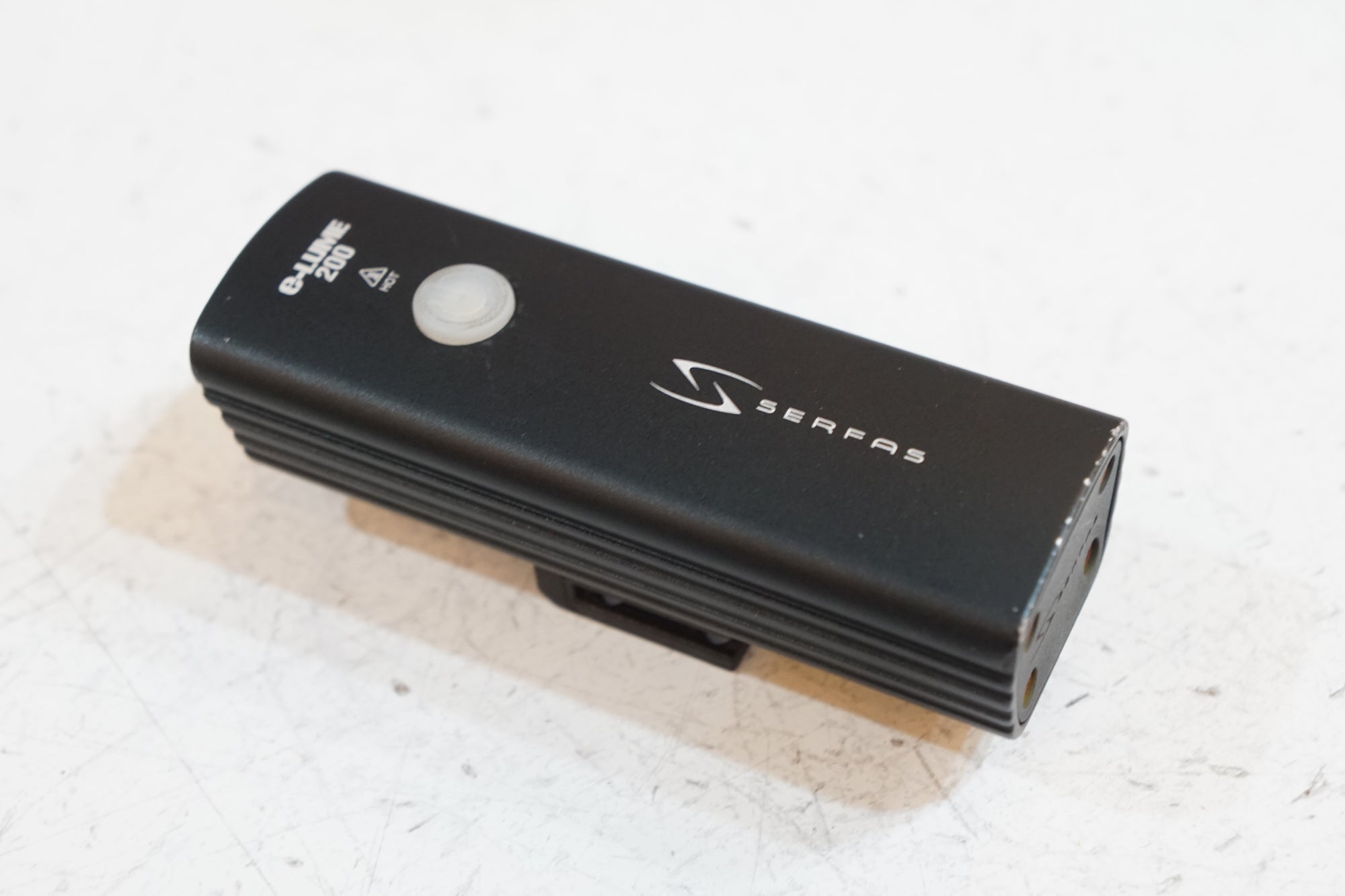 SERFAS 「サーファス」 E-LUME200 フロントライト / バイチャリ浦和ベース