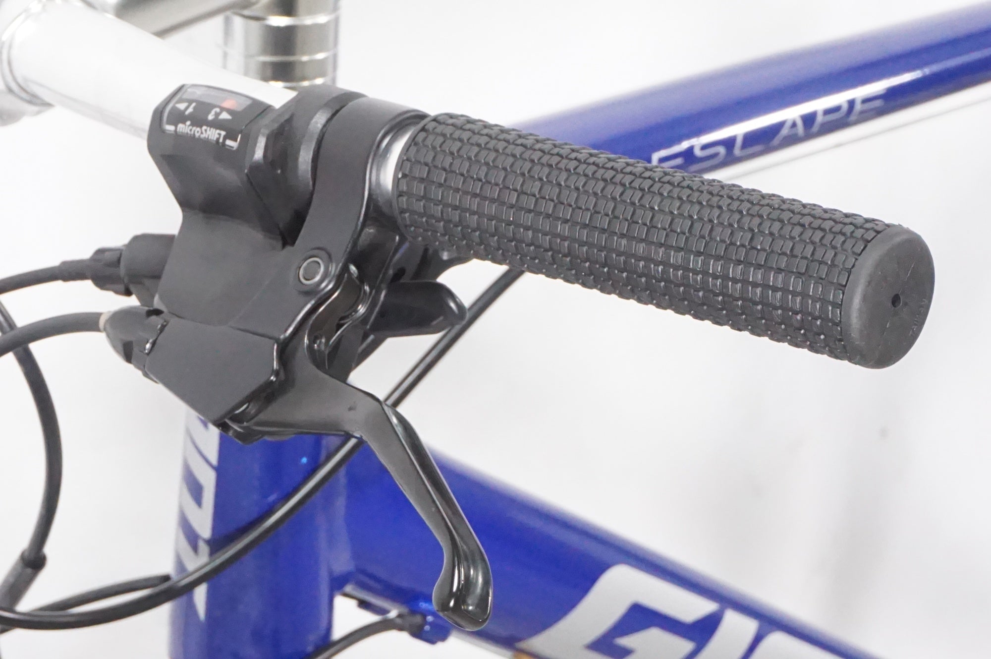 GIANT 「ジャイアント」 ESCAPE R3 MS 2022年モデル クロスバイク / AKIBA店