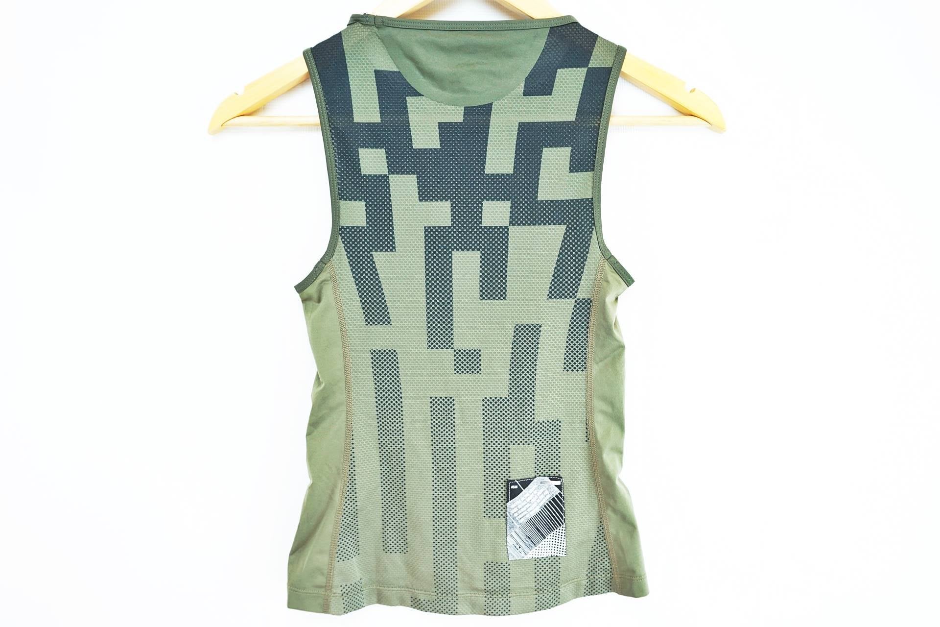 RAPHA 「ラファ」 SOUPLESS SLEEVELESS BASE LAYER AERO BLOCK XXSサイズ シャツ / 有明ガーデン店