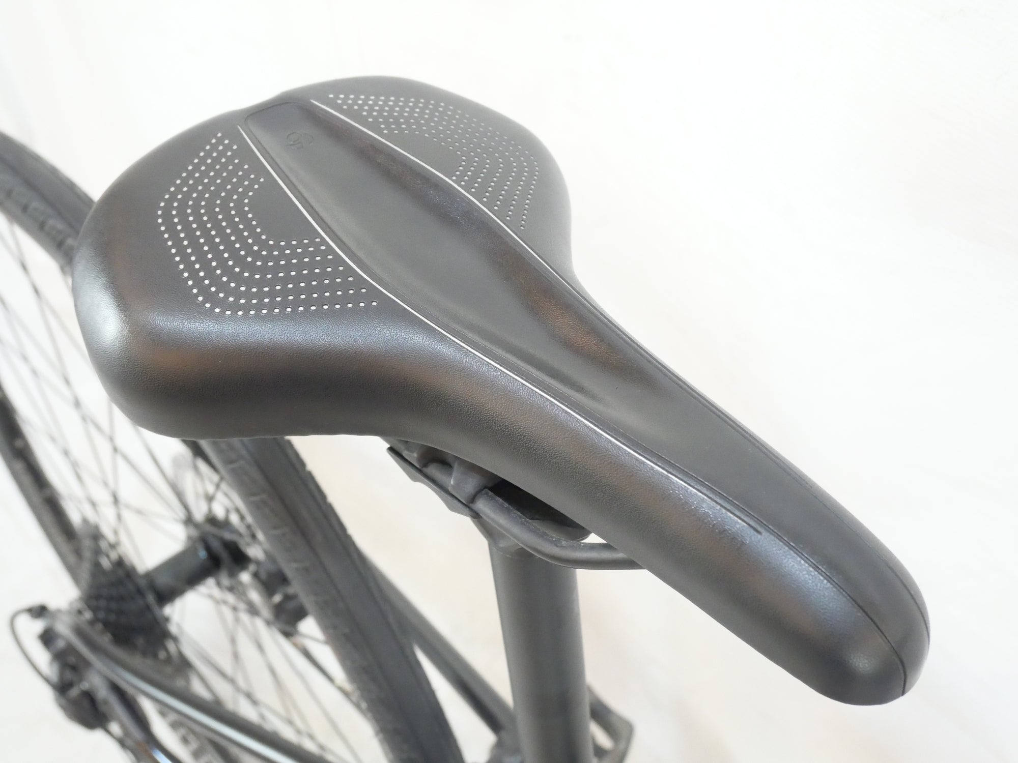 【wxyz様用】TREK トレック FX3 クロスバイク ブラック【送料込】 TREK(トレック)のクロスバイクFX3 DISCの在庫が入荷してきてい