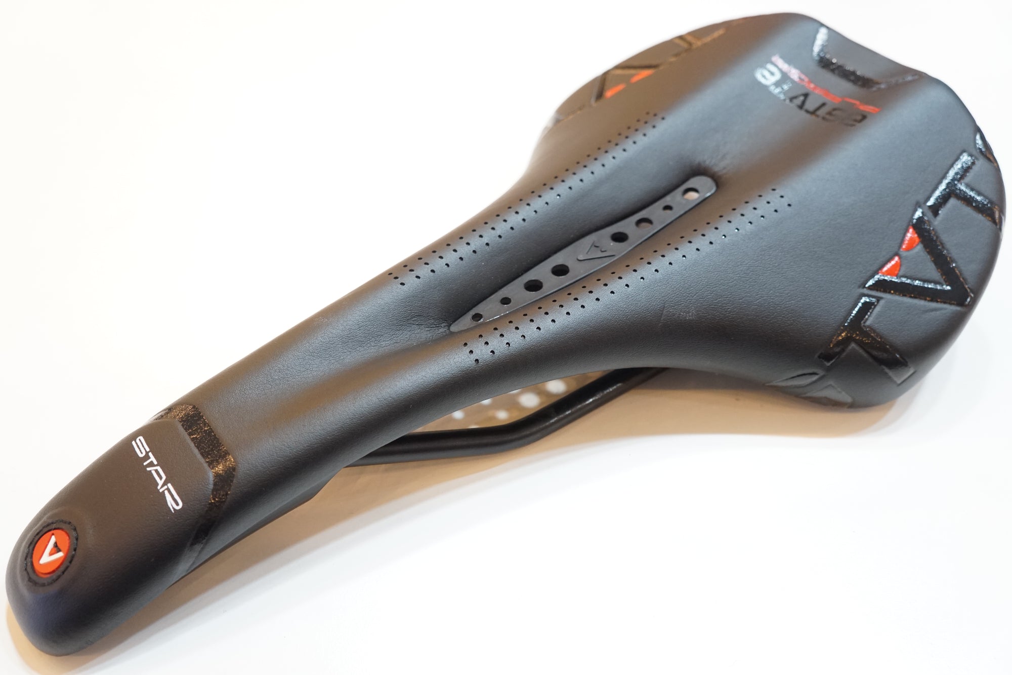 ASTVTE 「アスチュート」 STAR LINE VT サドル / バイチャリ浦和ベース