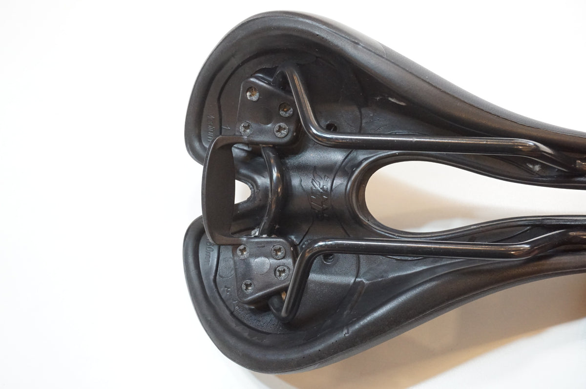 SELLE SMP 「セラエスエムピー」 TRK MEDIUM サドル / 浦和ベース