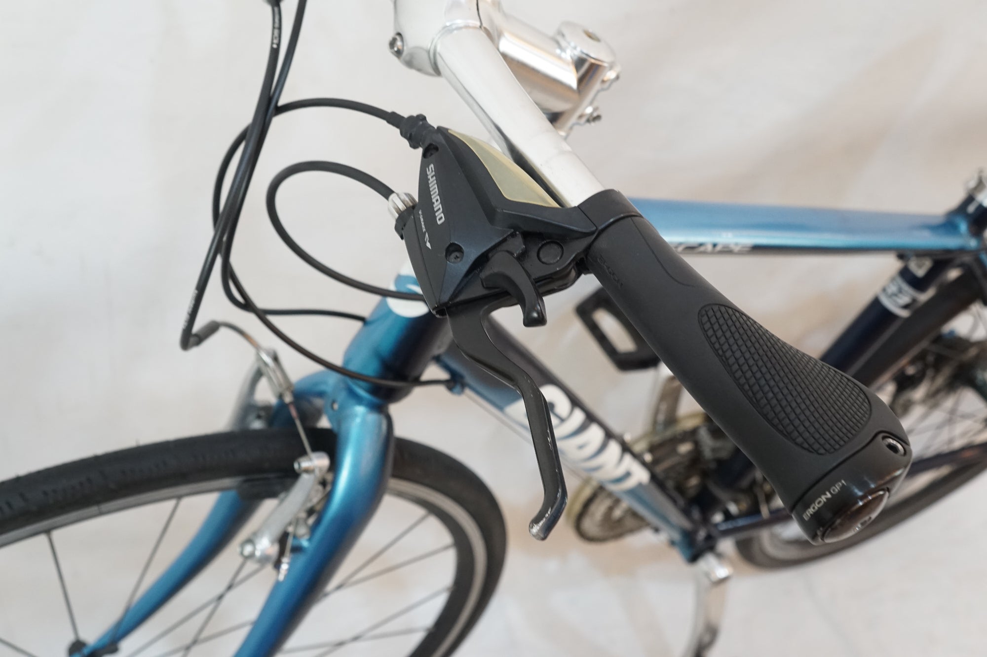 GIANT 「ジャイアント」 ESCAPE R3 2015年モデル クロスバイク / バイチャリ浦和ベース